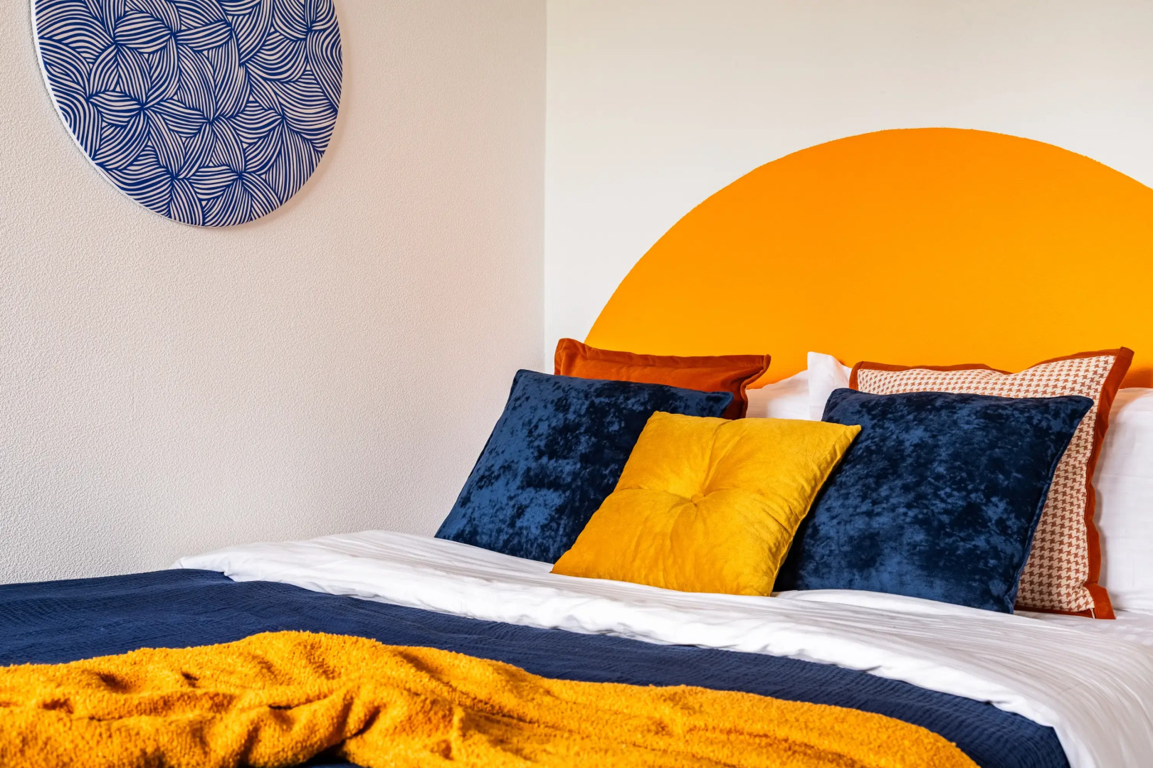 Квартира Яркая с балконом