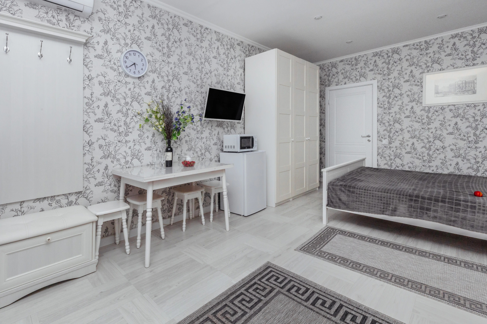 Апартаменты Солнечная студия со своим двориком