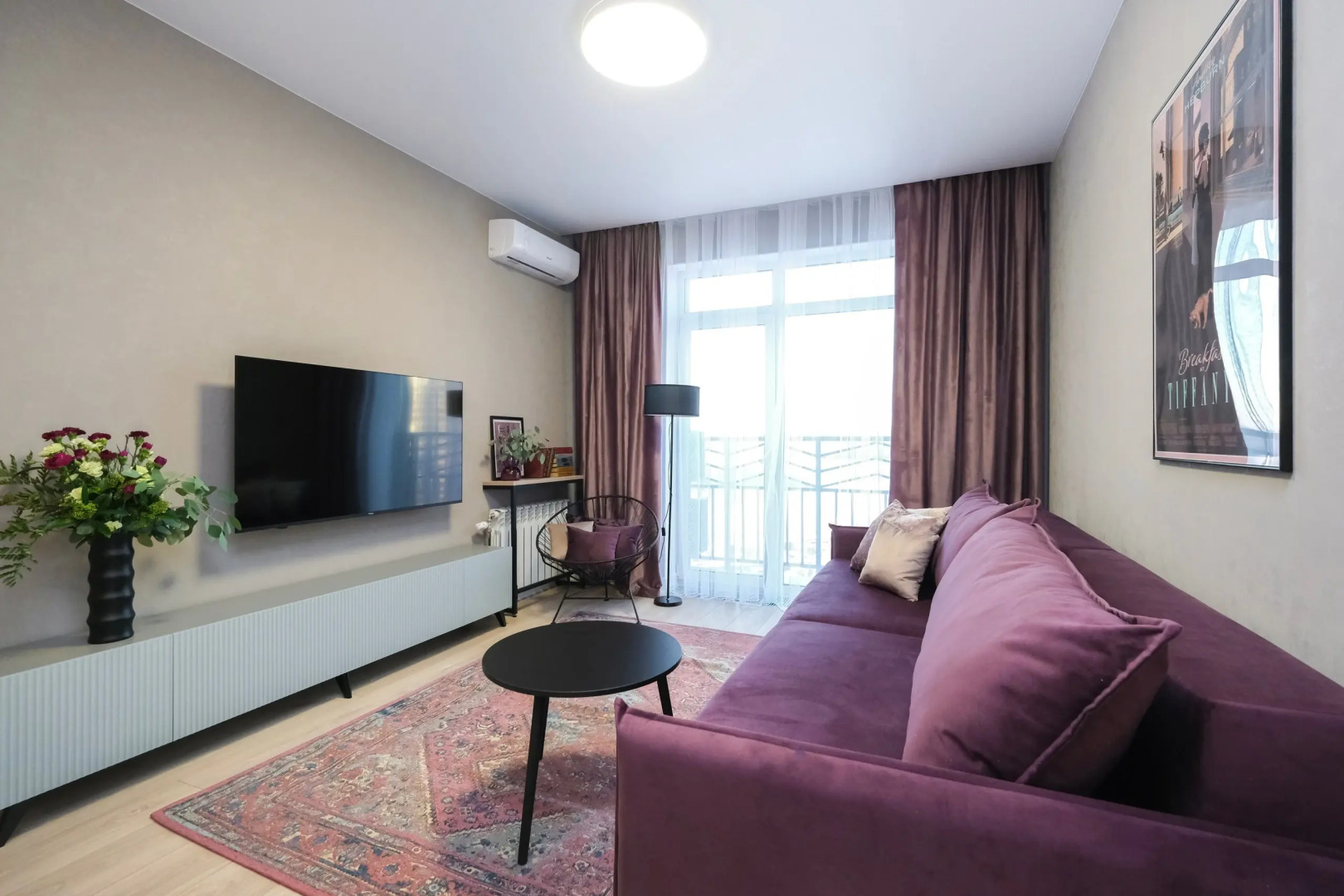 Большая Однокомнатная Квартира с Видом на Реку и Новым Ремонтом