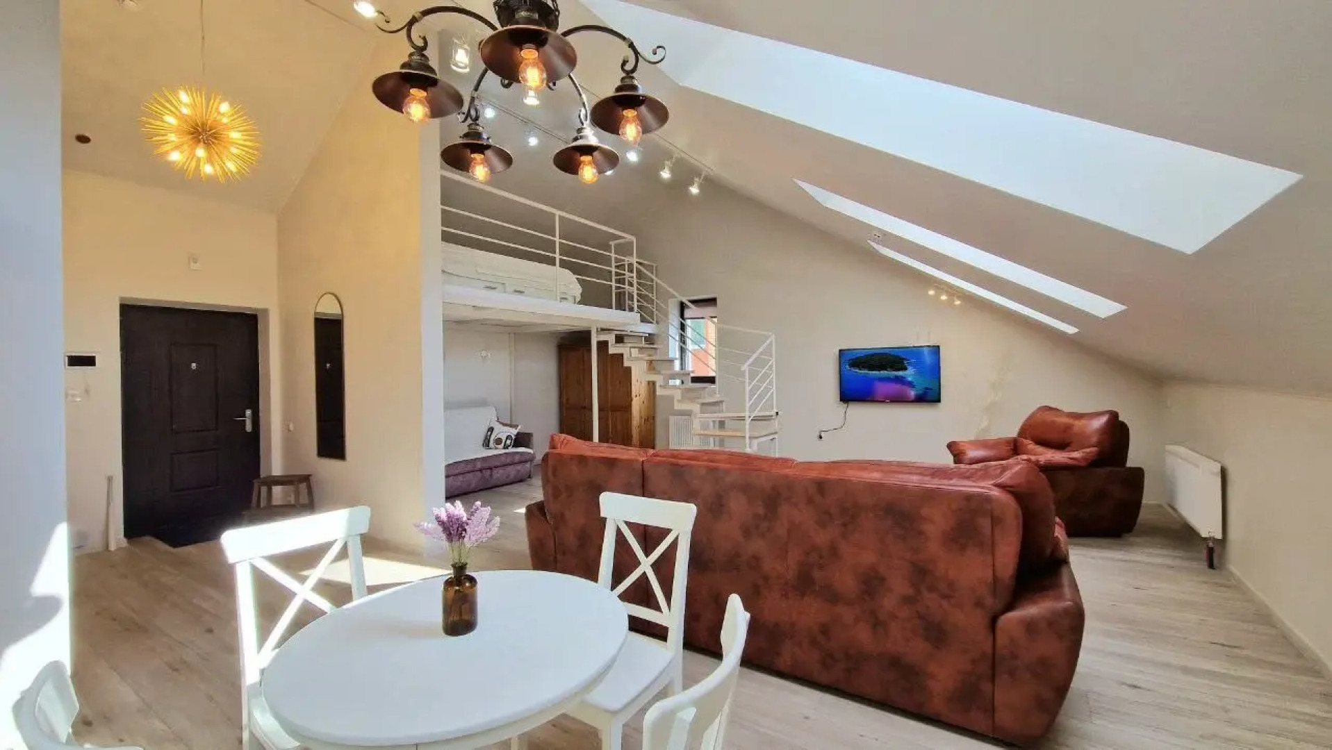 Квартира Просторная двухуровневая студия у подножия Казанского Кремля