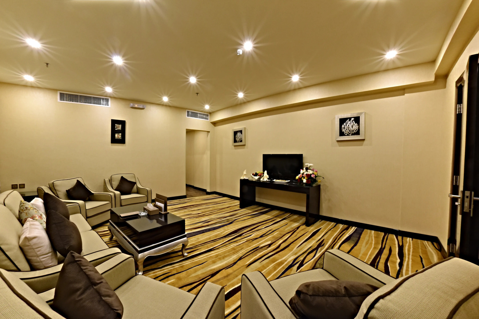 Отель Garden Plaza