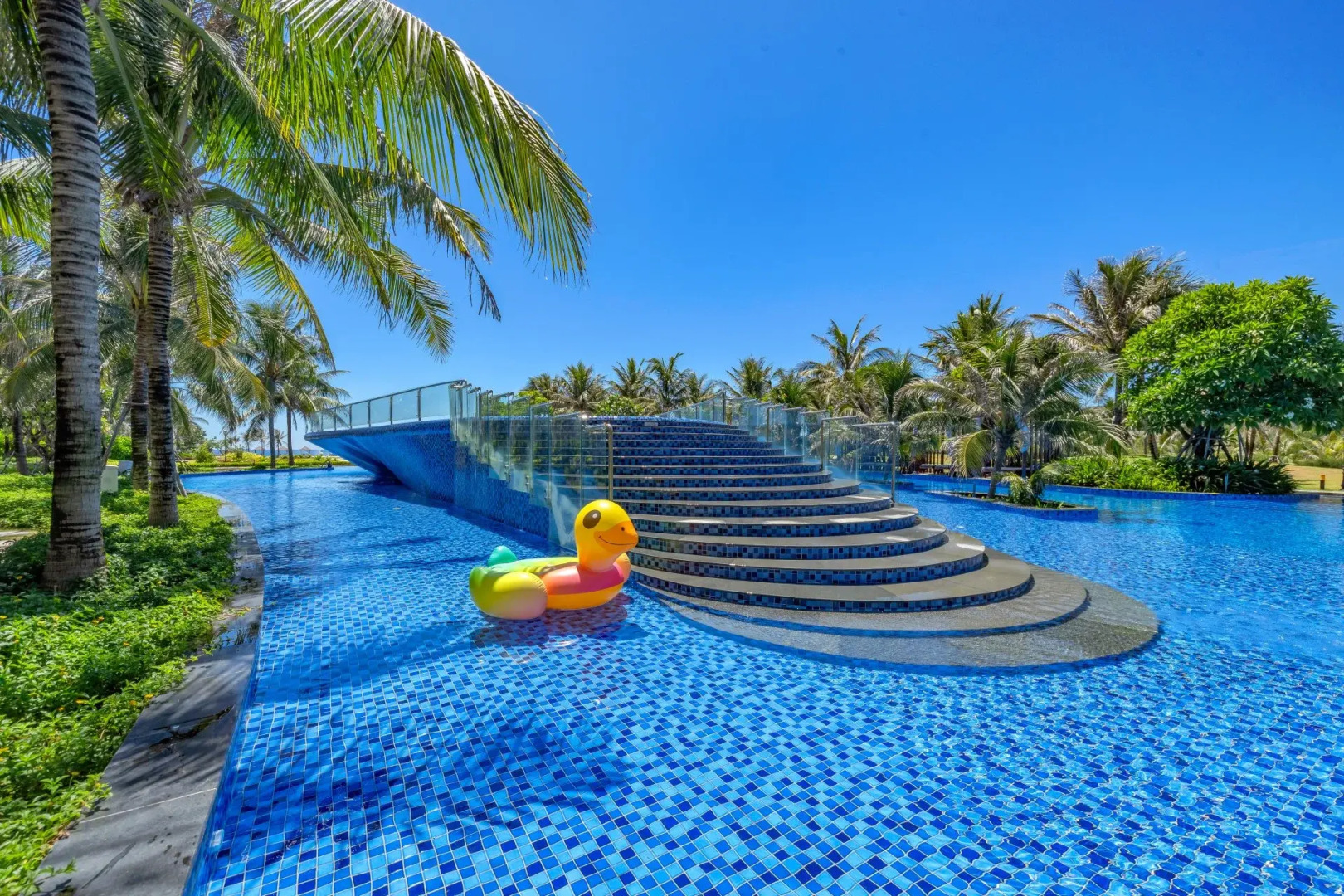 Курортный Отель Wyndham Grand KN Paradise Cam Ranh