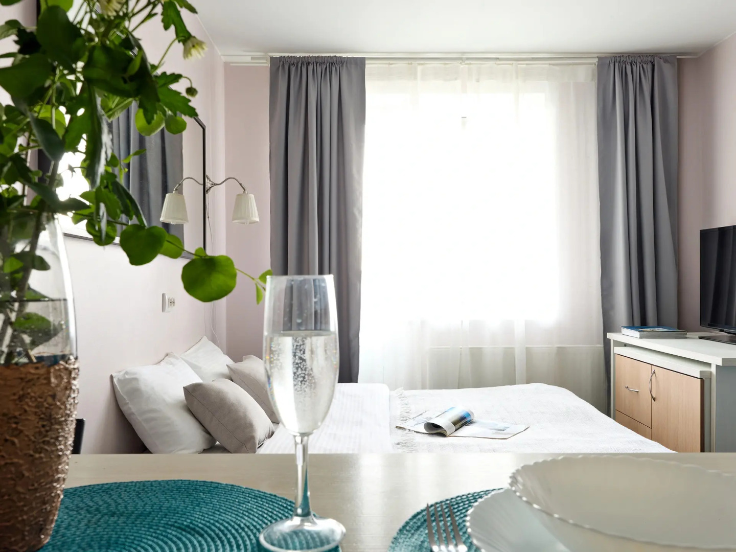 Квартира Студия Бирюза в 3 минутах пешком от метро Лесная