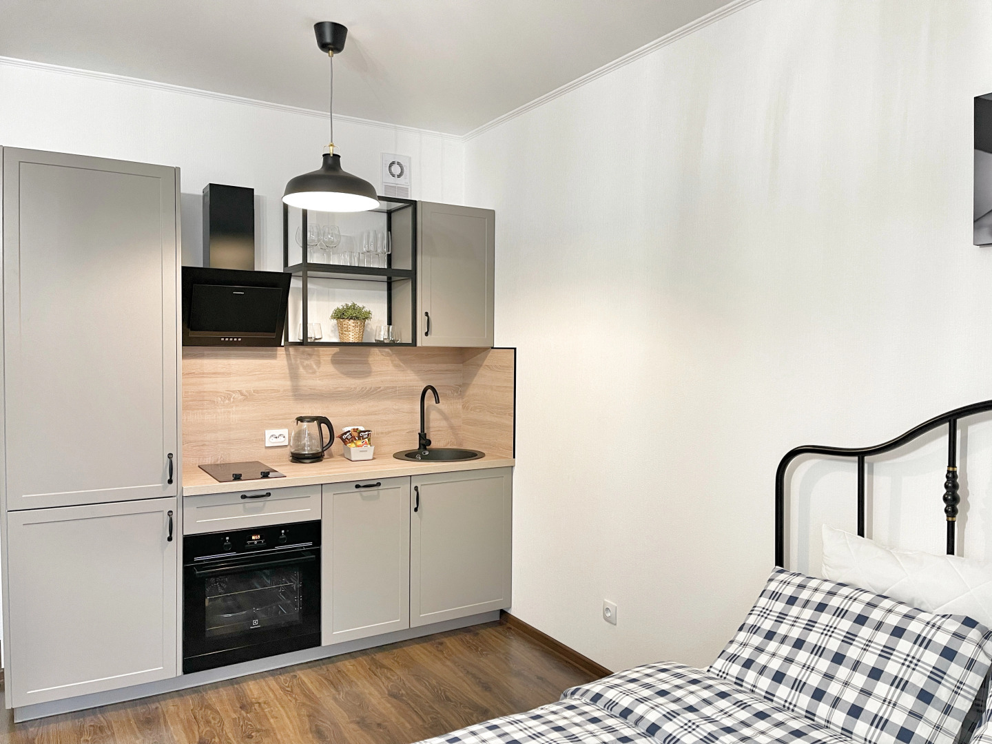 Квартира Loft Studio on Komendantskiy