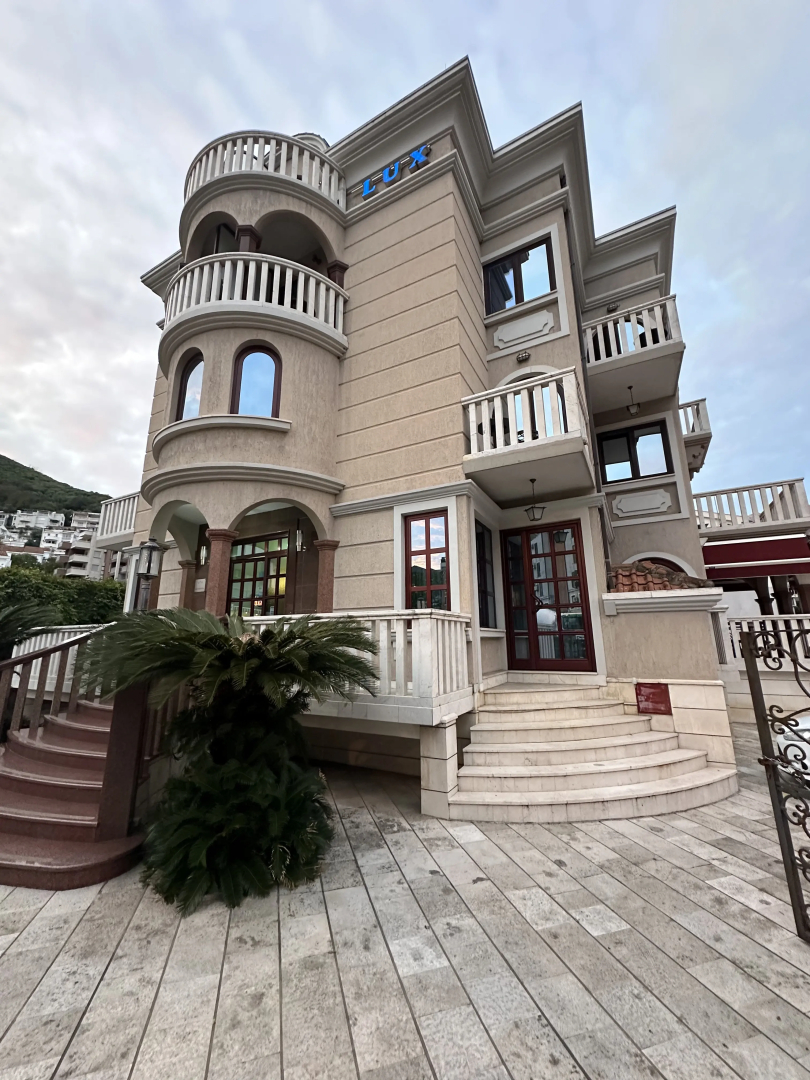 Отель Beatrix Lux Hotel