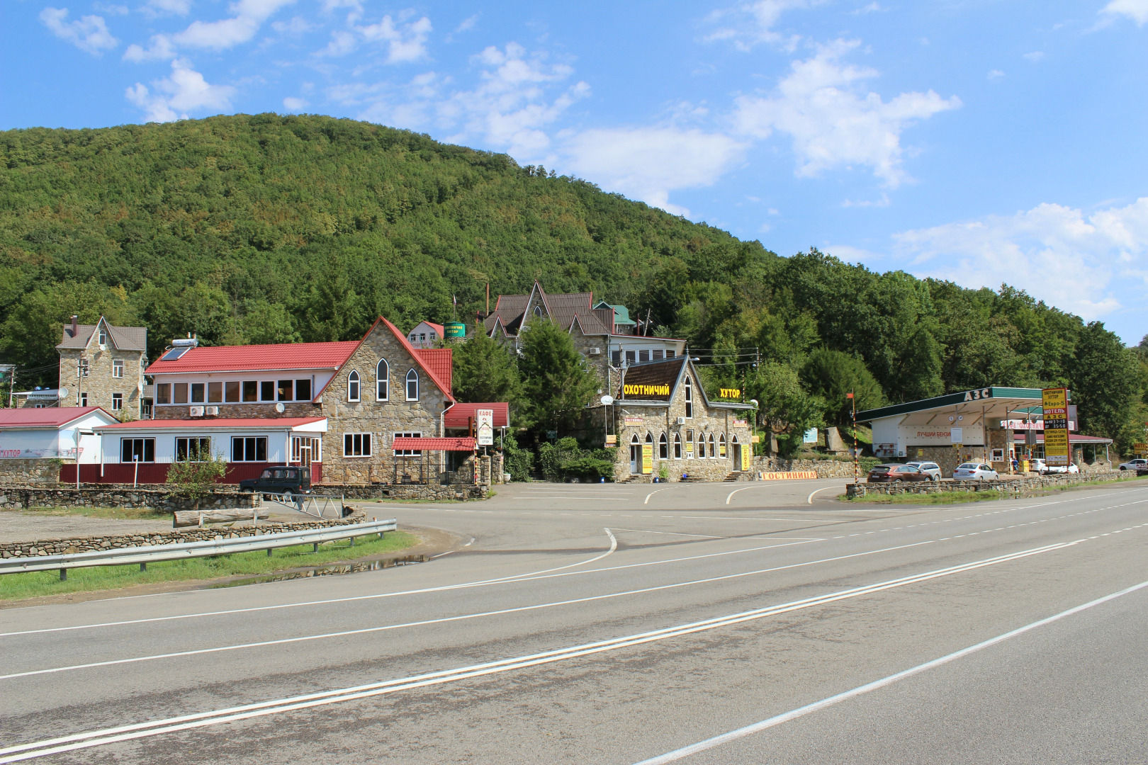 Ohotnichij Hutor Hotel