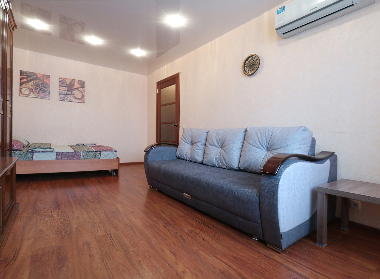 Апартаменты Granada Тихая уютная однокомнатная с шикарным видом на город и пруд