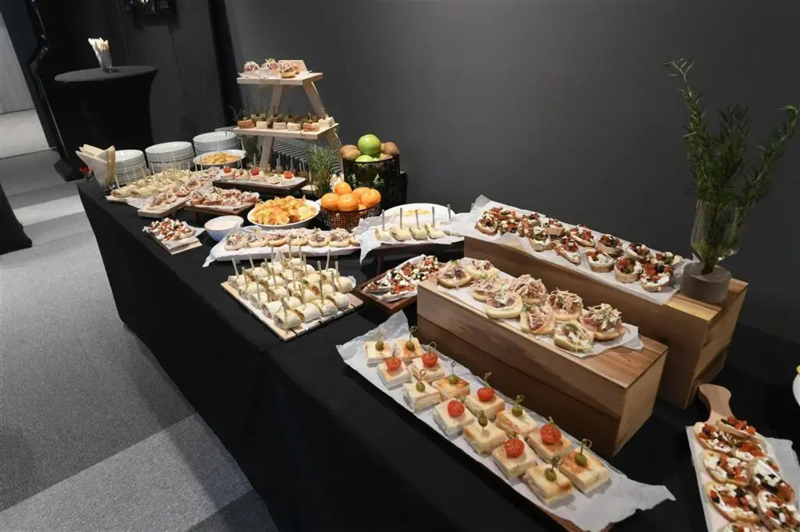 Отель Mona Plaza