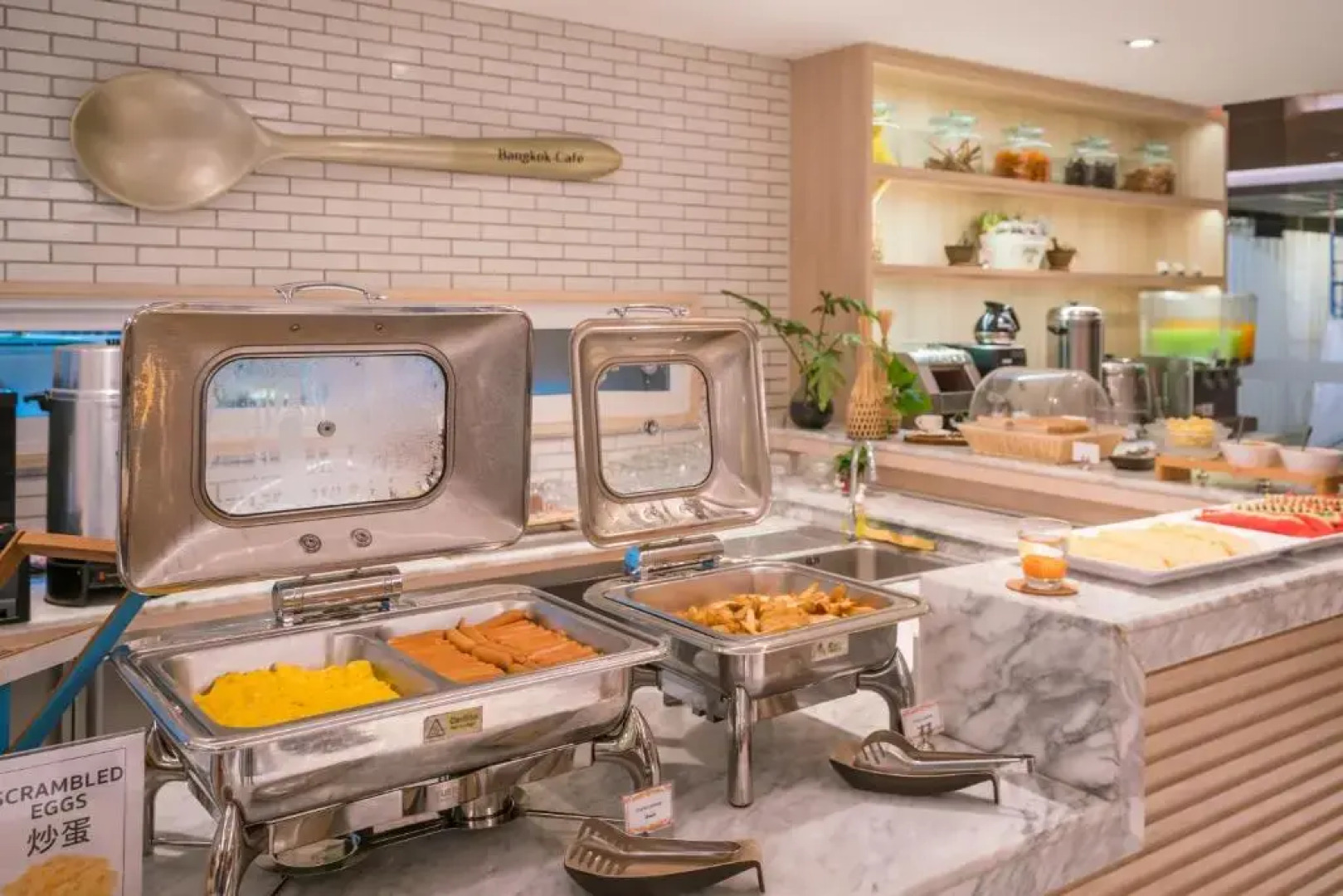 Отель Koon Hotel Sukhumvit