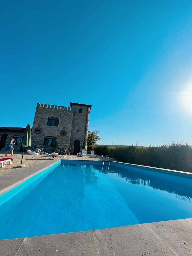 Отель Сhateau white flags