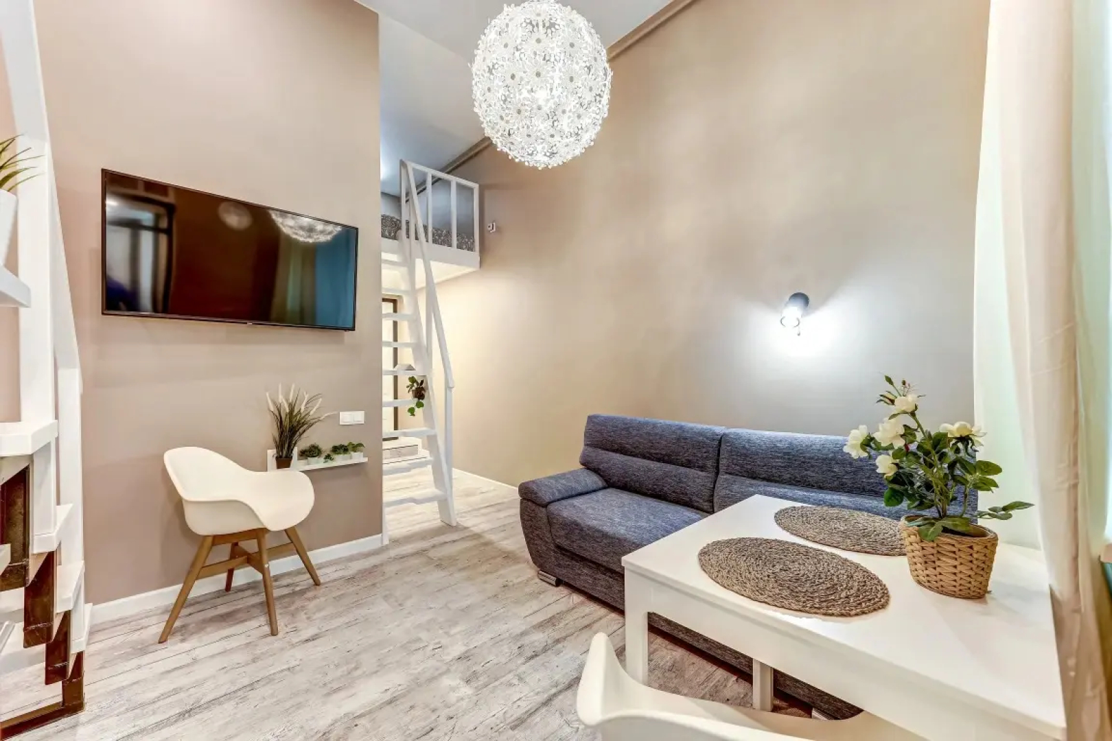 Апартаменты SweetHome на Мойке 40