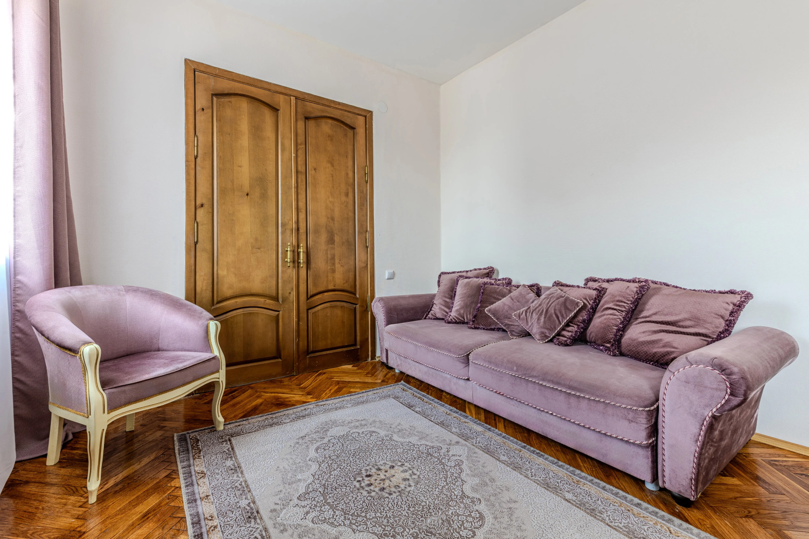 Квартира Трехкомнатная на Проспекте Независимости 23