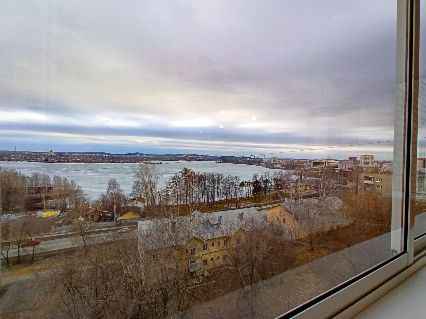 Апартаменты Granada Тихая уютная однокомнатная с шикарным видом на город и пруд