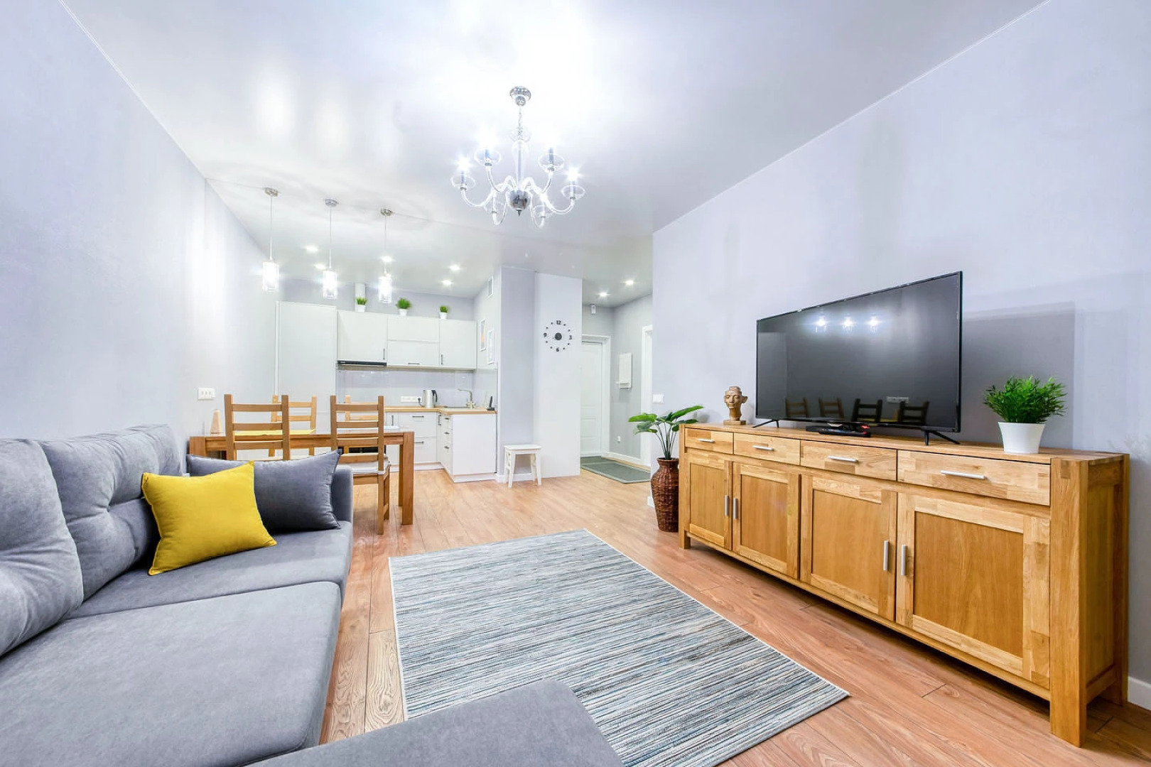 Квартира на сутки В центре Метро в шаговой доступности Кухня объединена с жилой зоной Отдельная спальня Wi-Fi