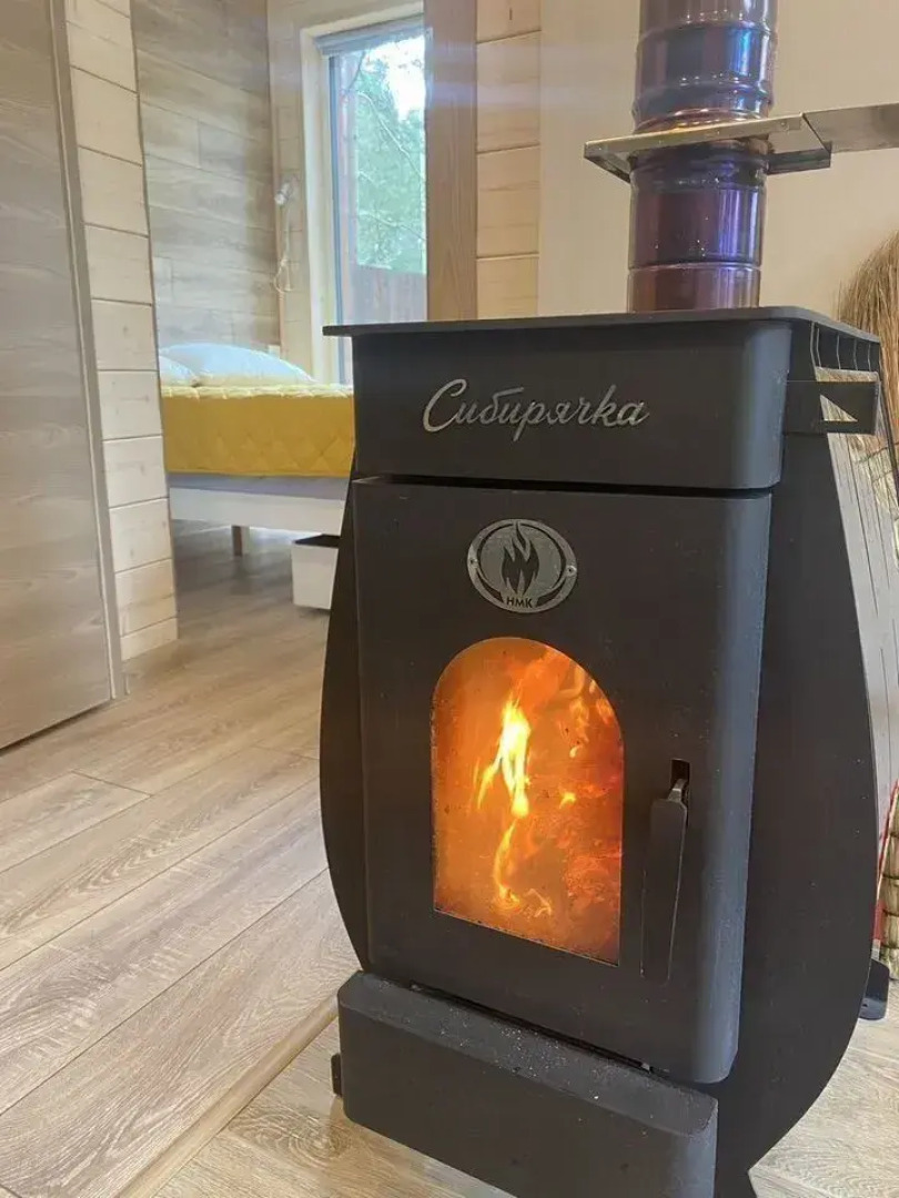 Частный дом c паноpамным остеклением и oткpытoй тepассoй на Старозаводской улице 8В