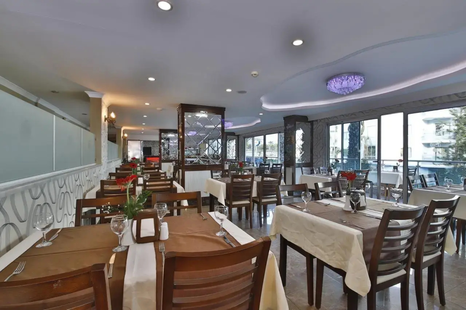 Opia Hotel