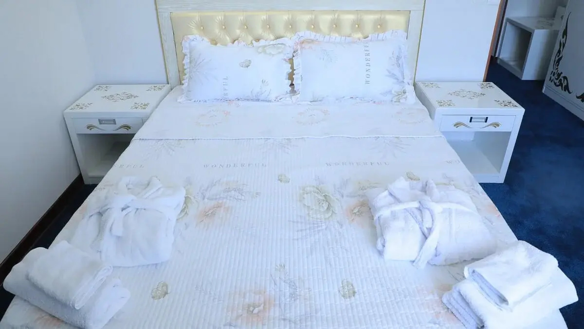 Отель Maqom Plaza