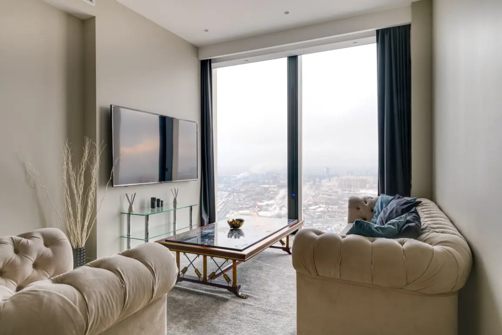 Топовая трешка с видом на город и изолированными спальнями