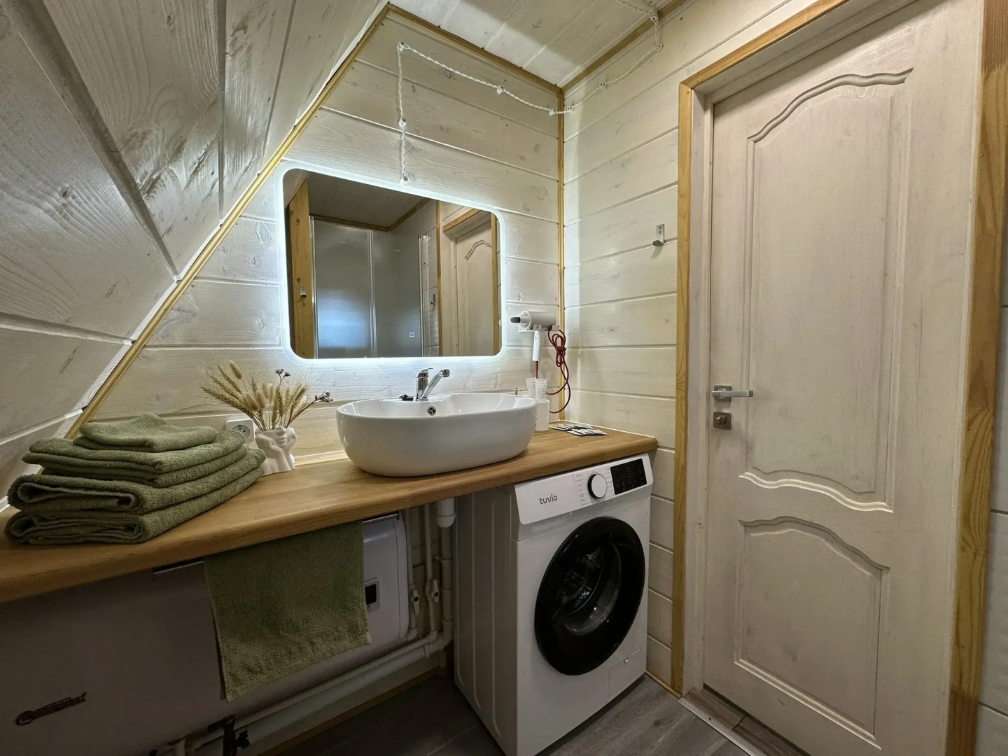 Частный дом Над Рекой с видом на Озеро