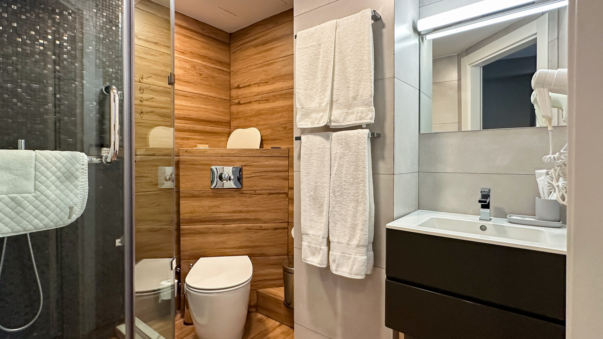 Отель Silver 39  Corner Hotel