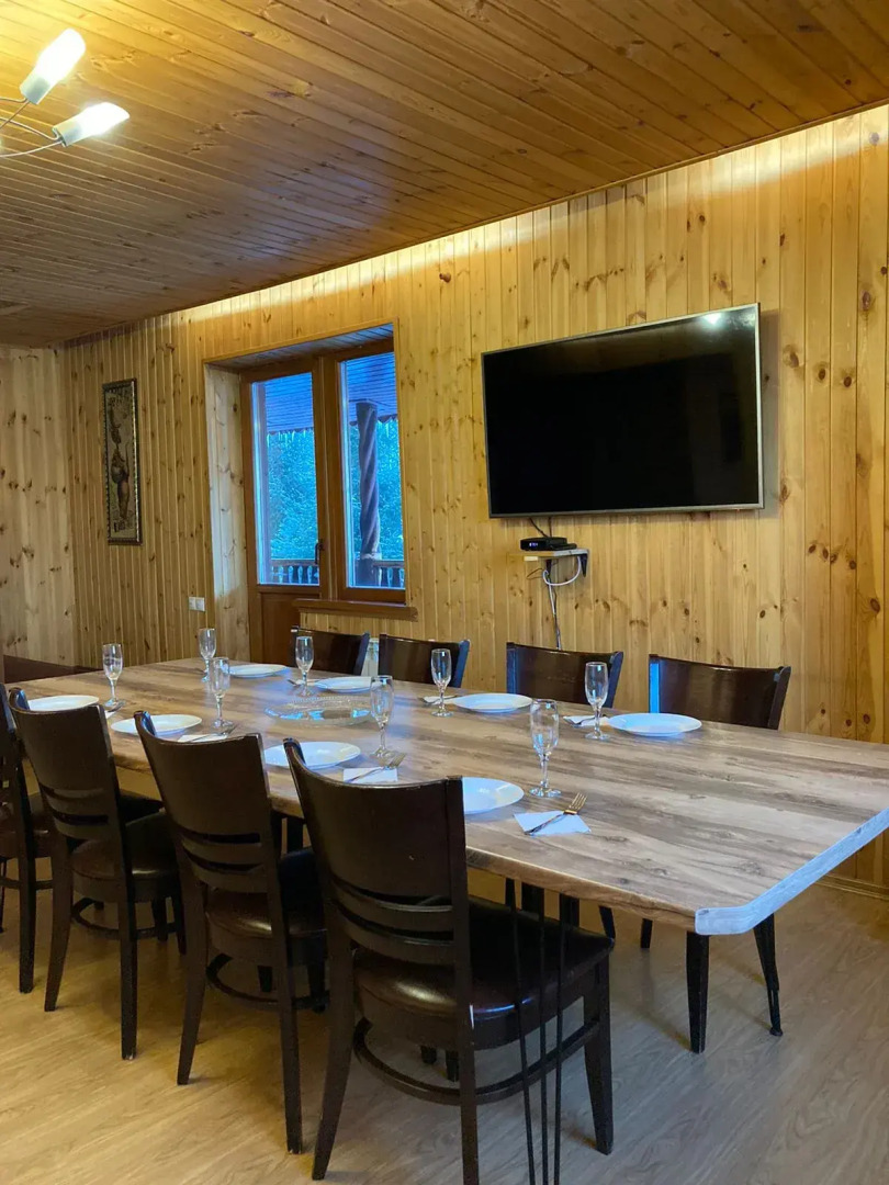 Коттедж на 17 гостей с красивым видом из окна и террасой