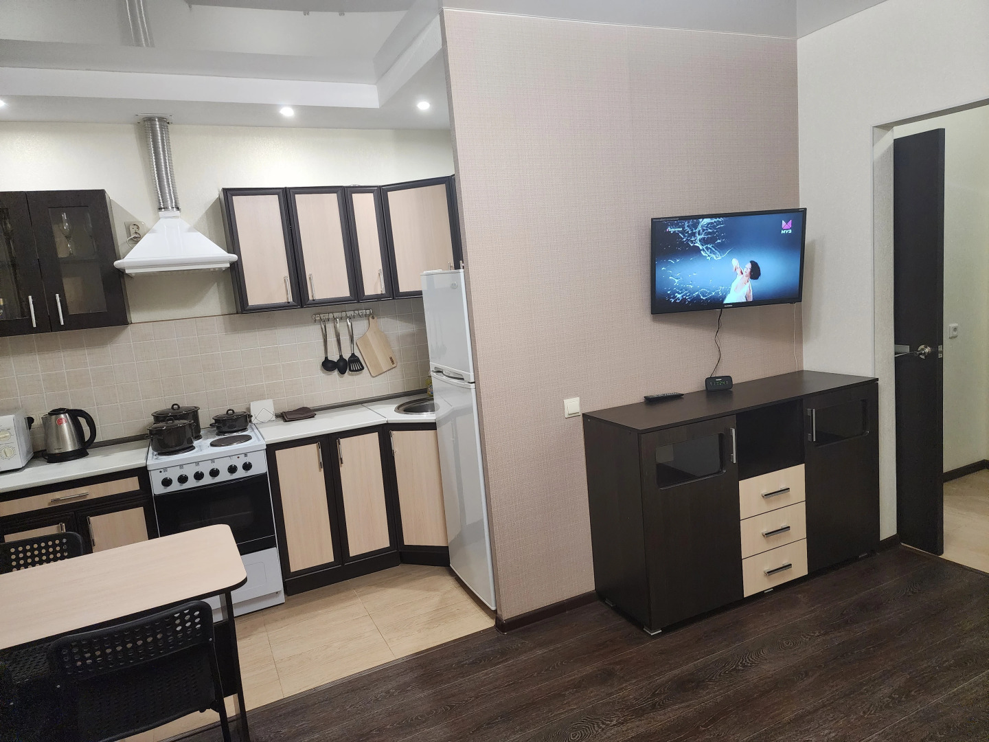 Апартаменты Студия Заря с Видом на Город Рядом с Вокзалом