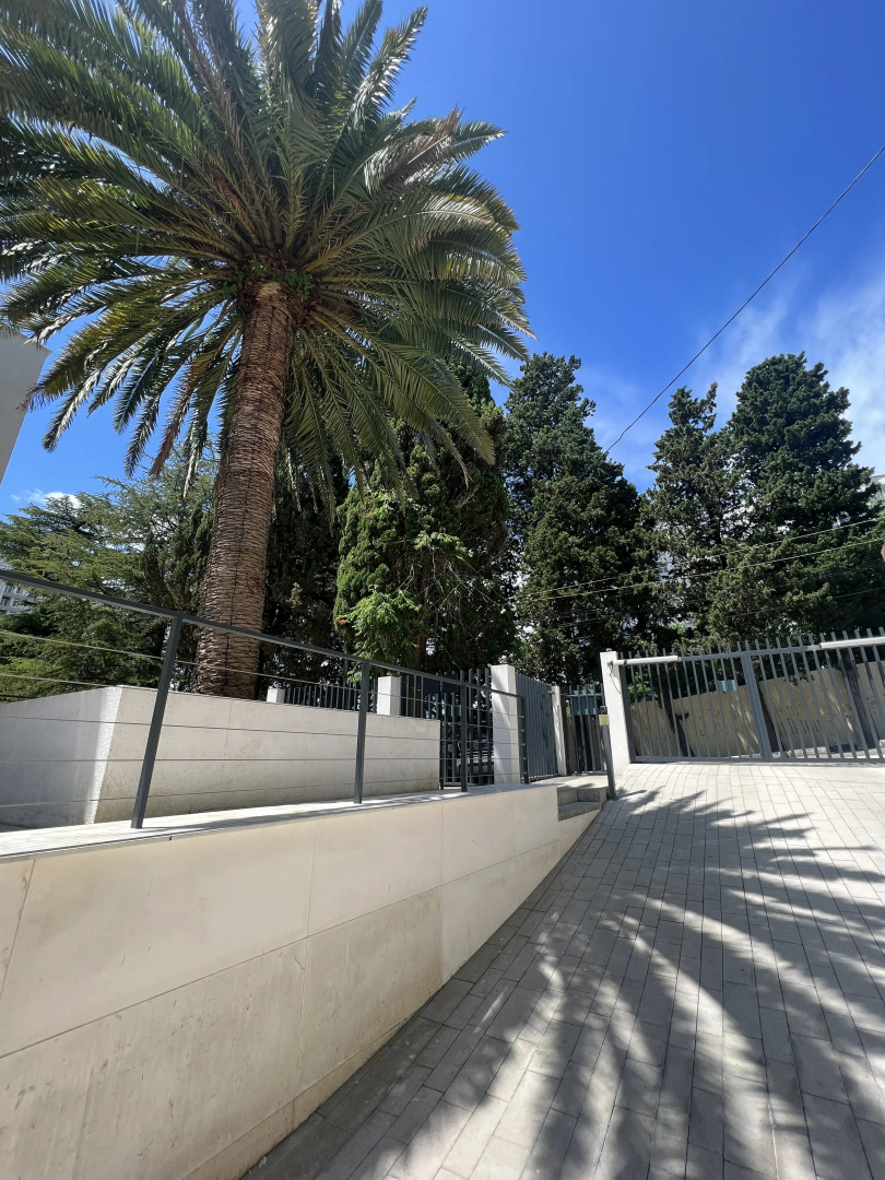 Апартаменты с большим бассейном