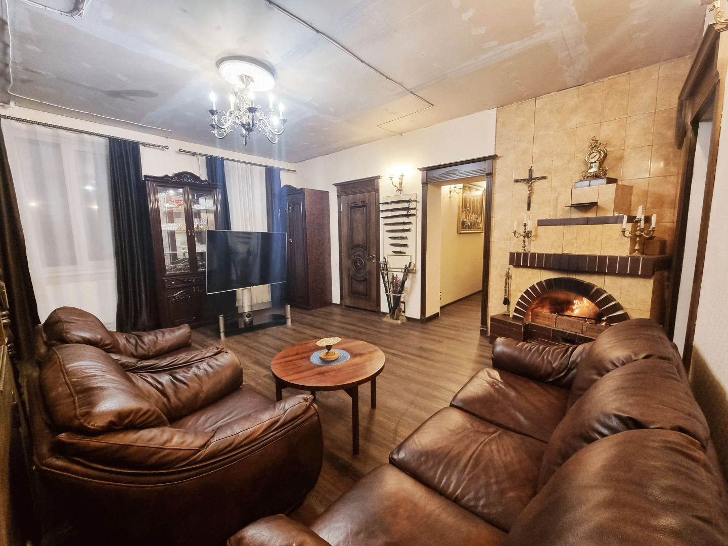 Частный дом Большой двухэтажный коттедж в стиле ампир с баней и бассейном