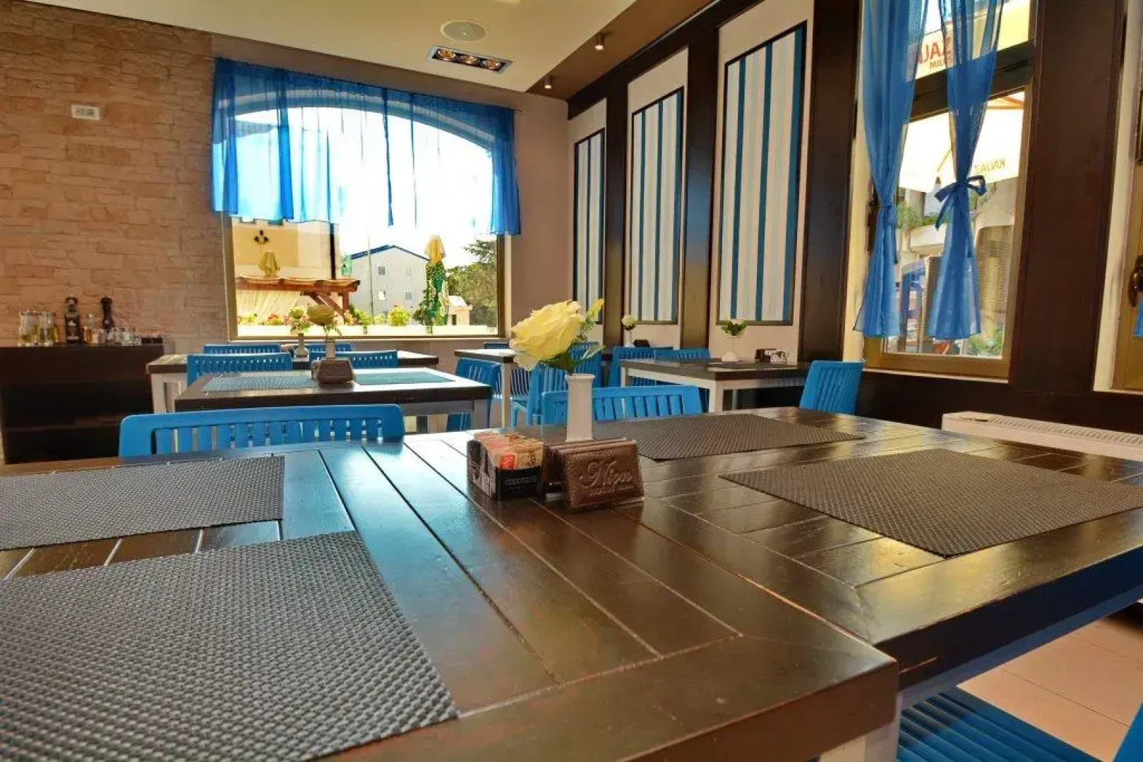 Отель Swiss Holiday