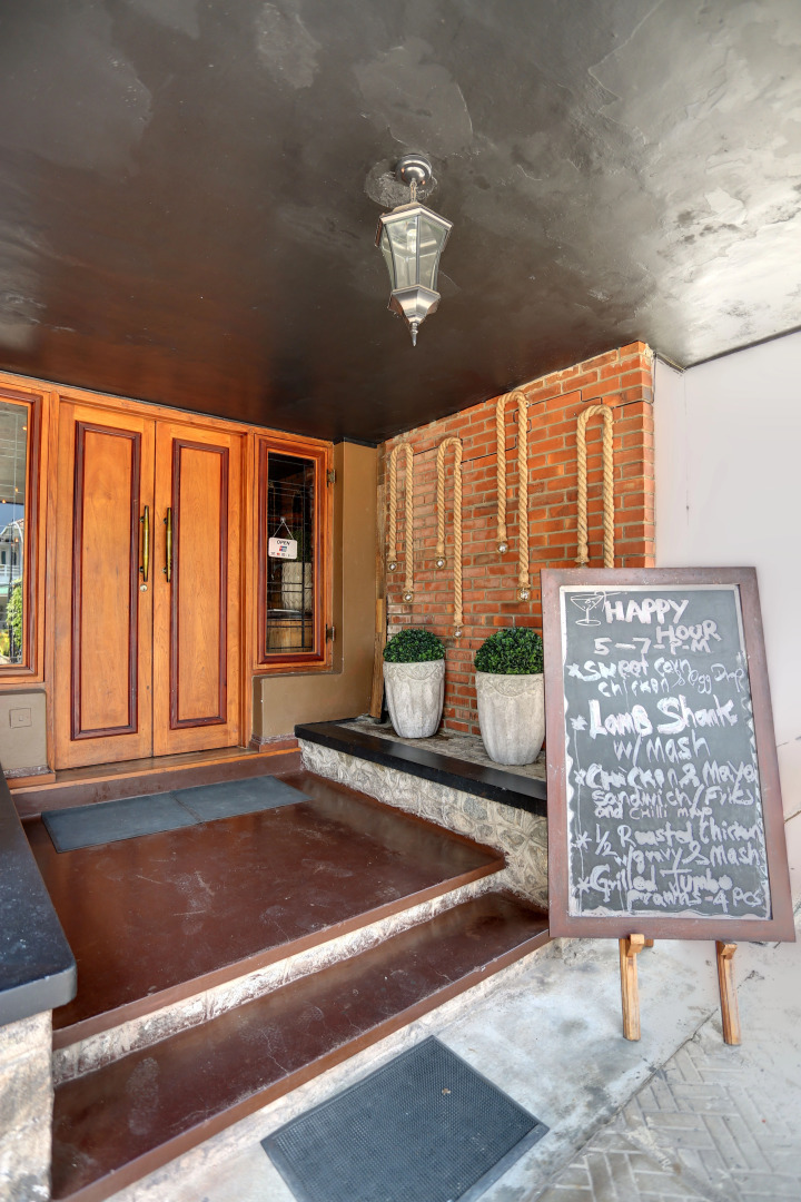 Отель Yoho Rooms The Irish