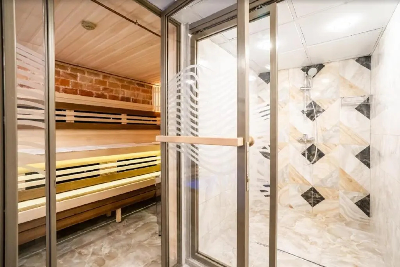 Отель Guest House 16/8