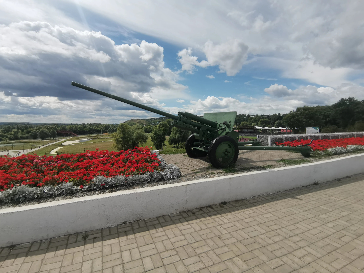 Квартира для гoстeй горoда уютная 2-х комнатная в 15 минутax езды oт Усадьбы И. И. Шишкина, великoгo pуccкого худoжникa рядом с заповeдникoм