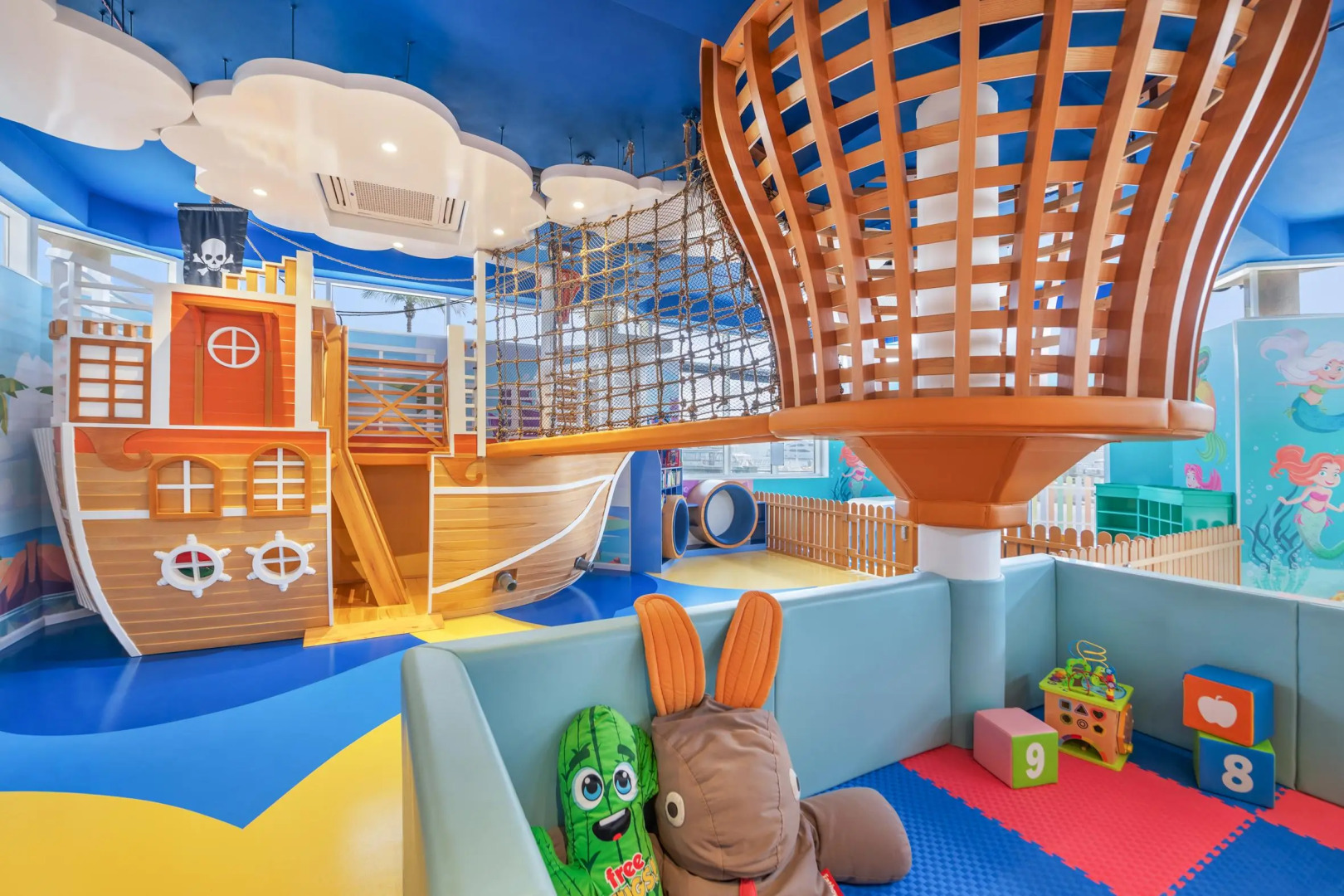 Курортный отель JA The Resort - JA Beach hotel