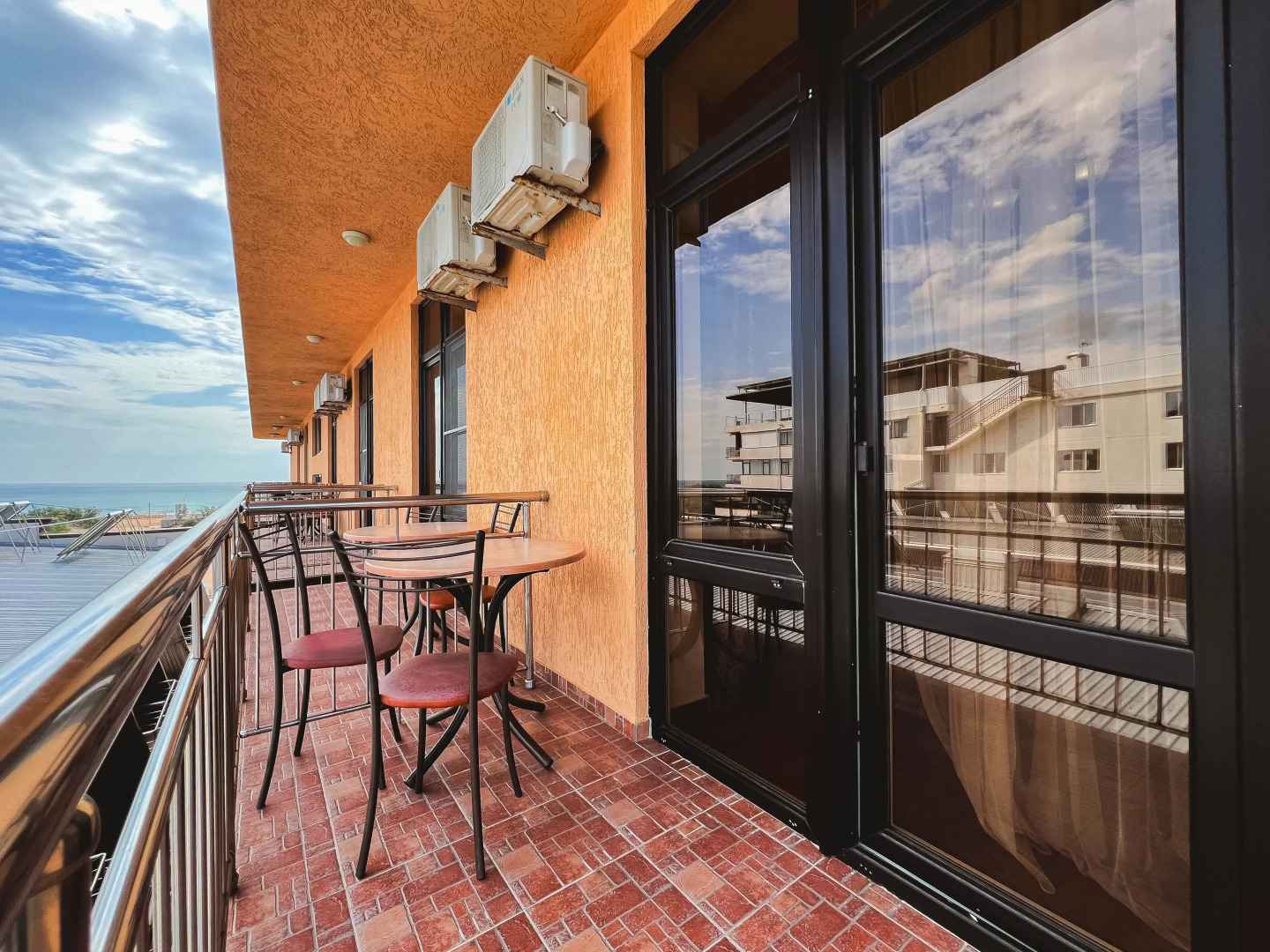 Отель Идеал