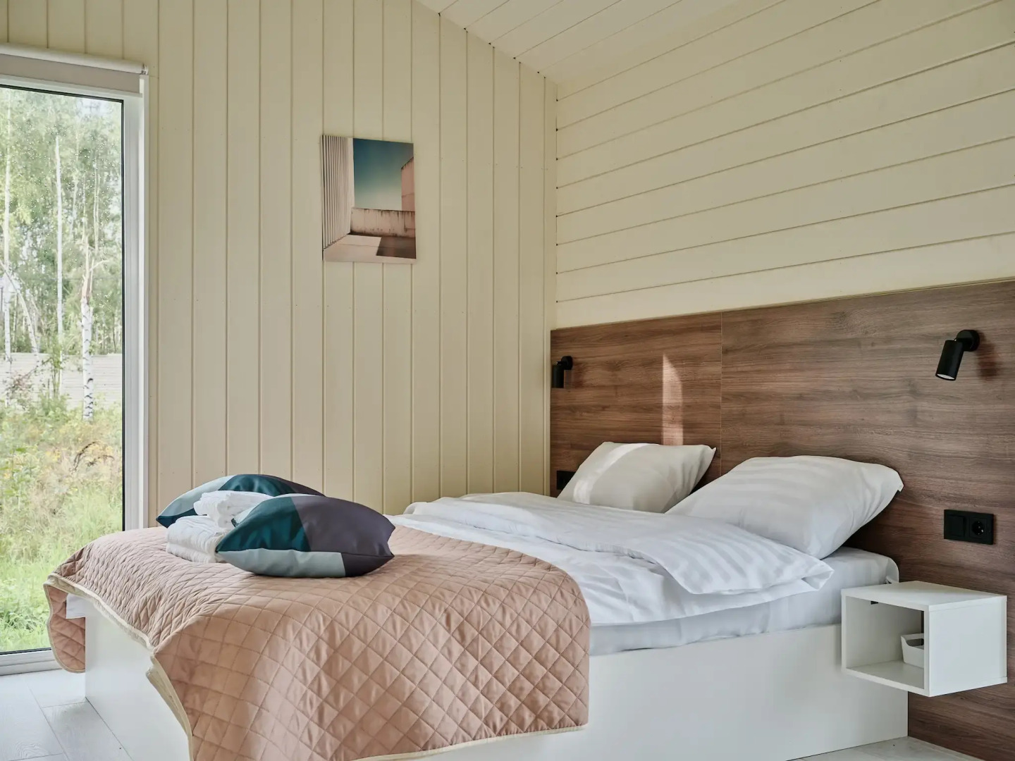 Частный дом с сауной, детской и спортивной площадкой