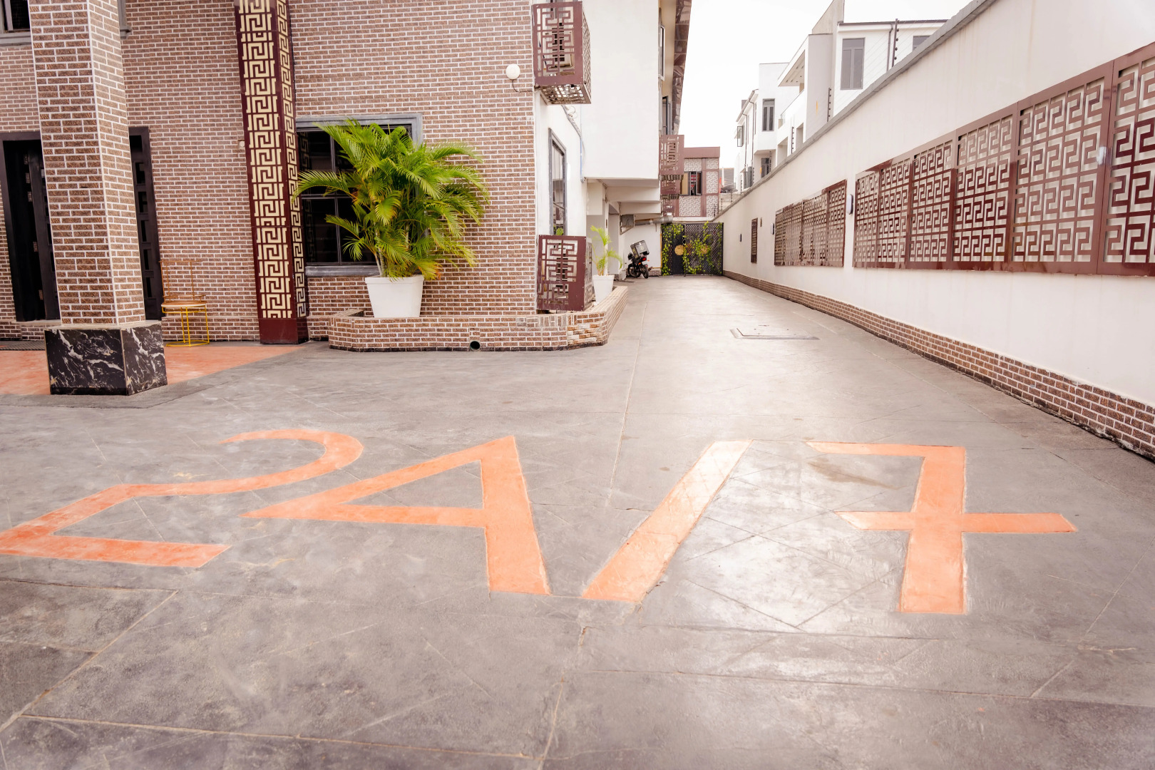 Отель 247 Luxury Hotel