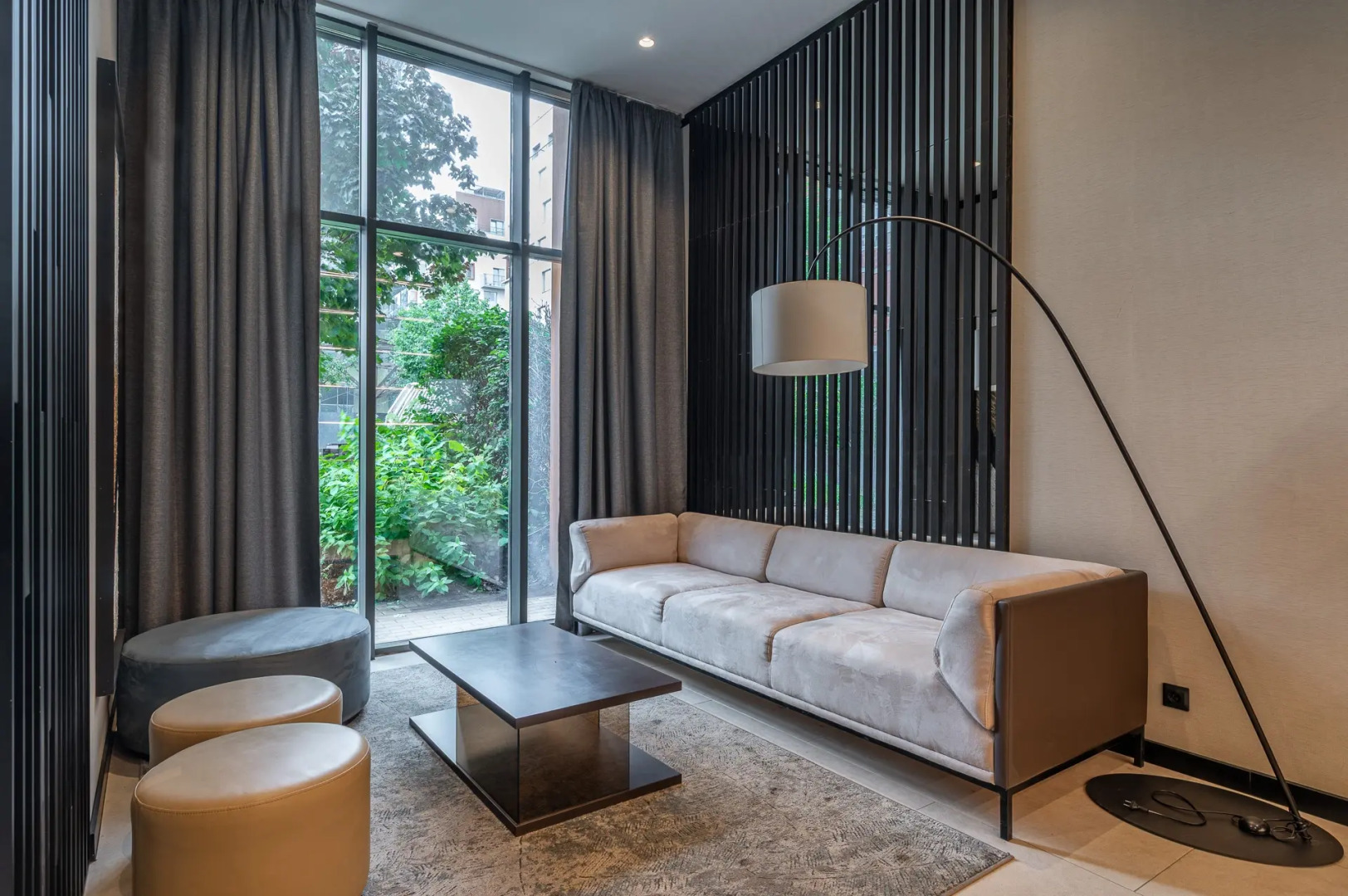 Студия у Метро Космонавтов