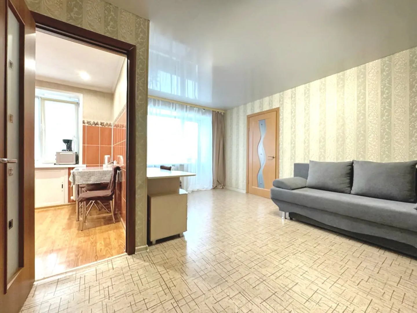 Квартира двухкомнатная в центре на Дзержинского рядом с РИАцентром