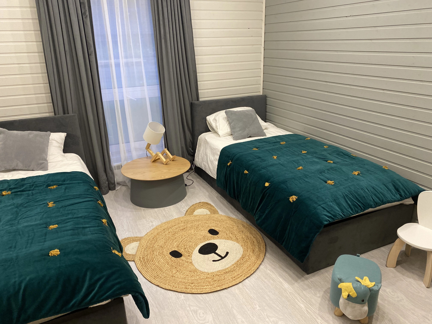 Гостевой дом в Грин Лаундж в окружении леса на берегу Истры