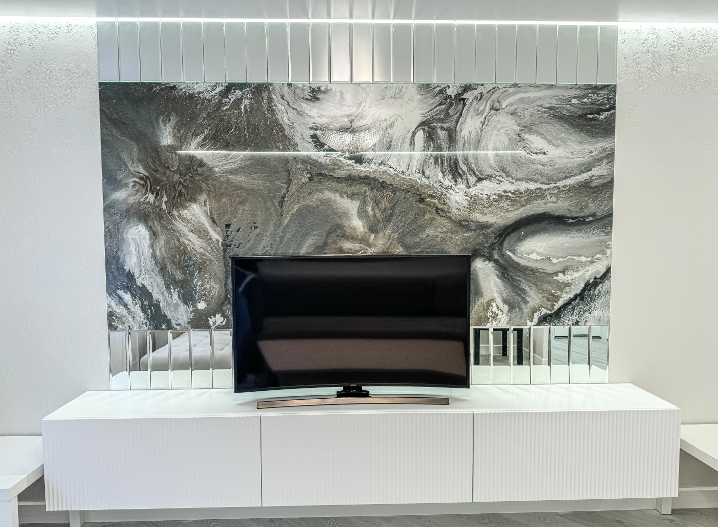 Апартаменты на Чкалова после ремонта, 2 комнаты: гостиная и спальня