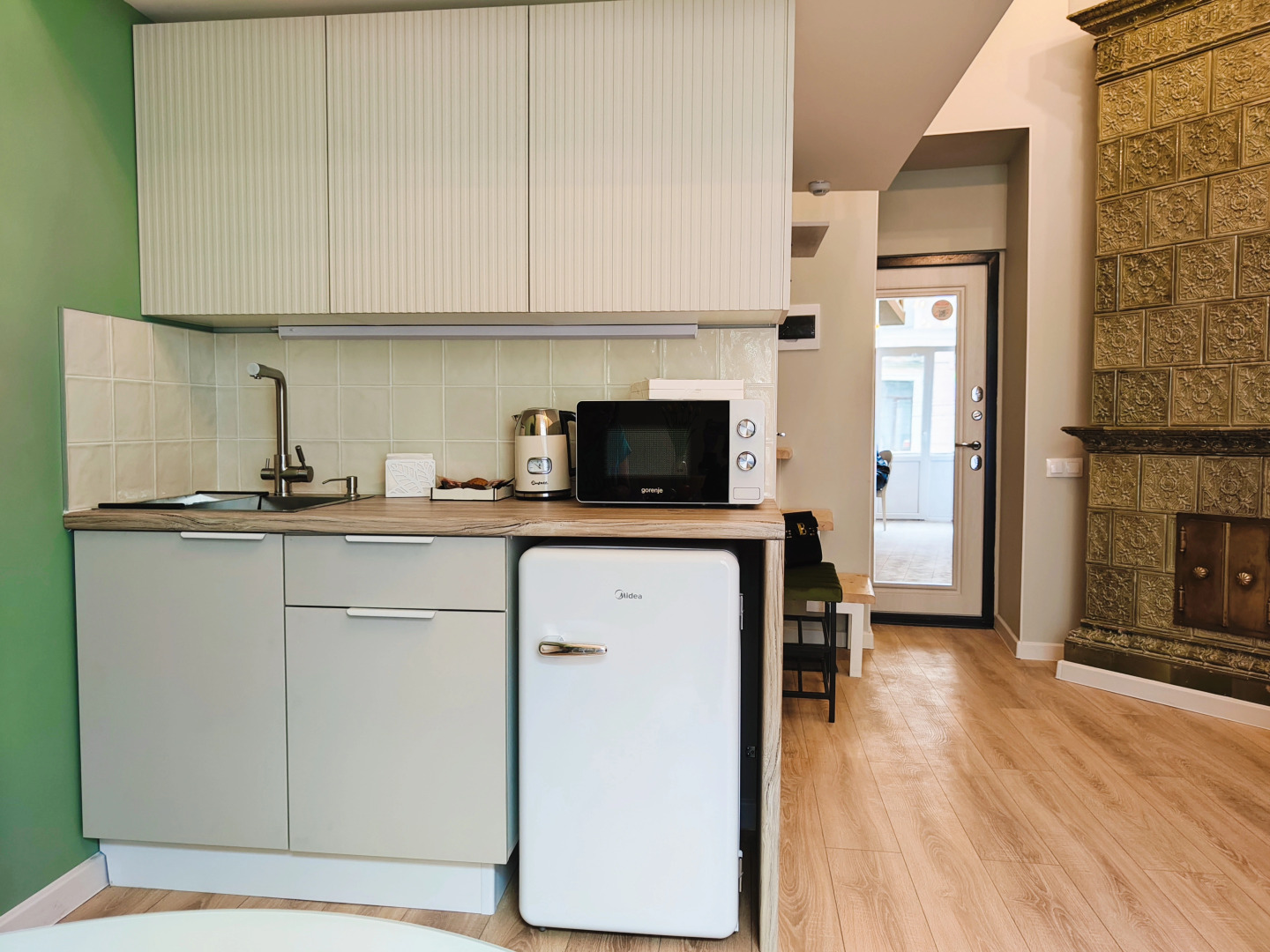 Апартаменты с балконом и камином