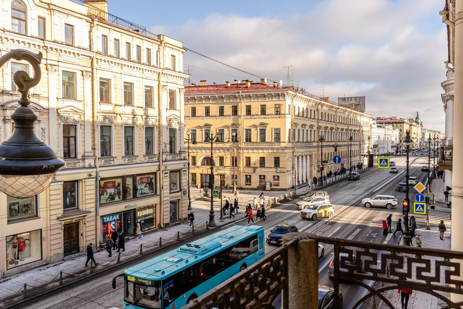 Современная квартира Невский 13 с балконом и парковкой