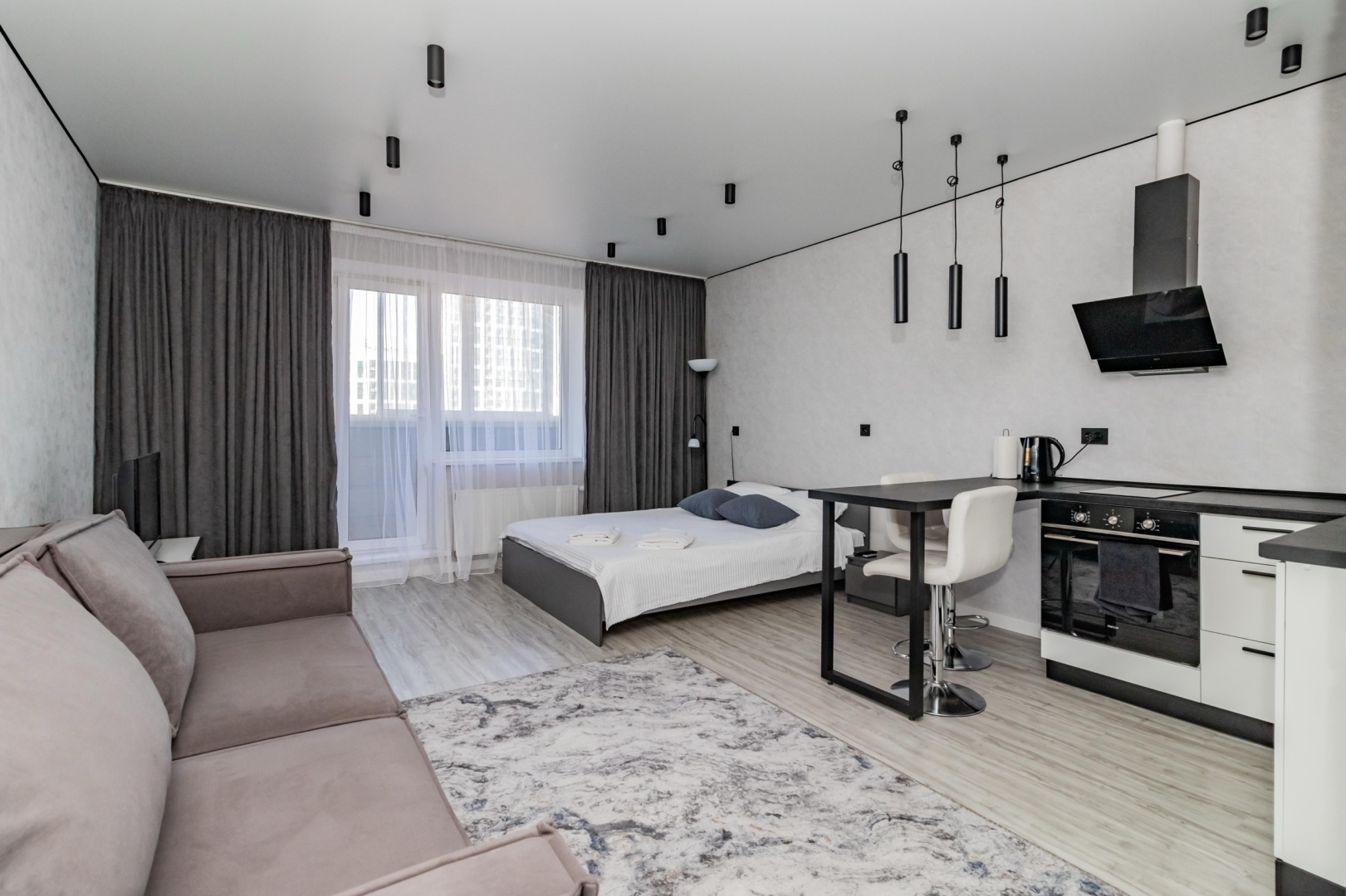 Квартира Нoвaя студия pacположена в ЖK Pиверсaйд Академ. В тихом зеленом дворе на берегу реки Миасс