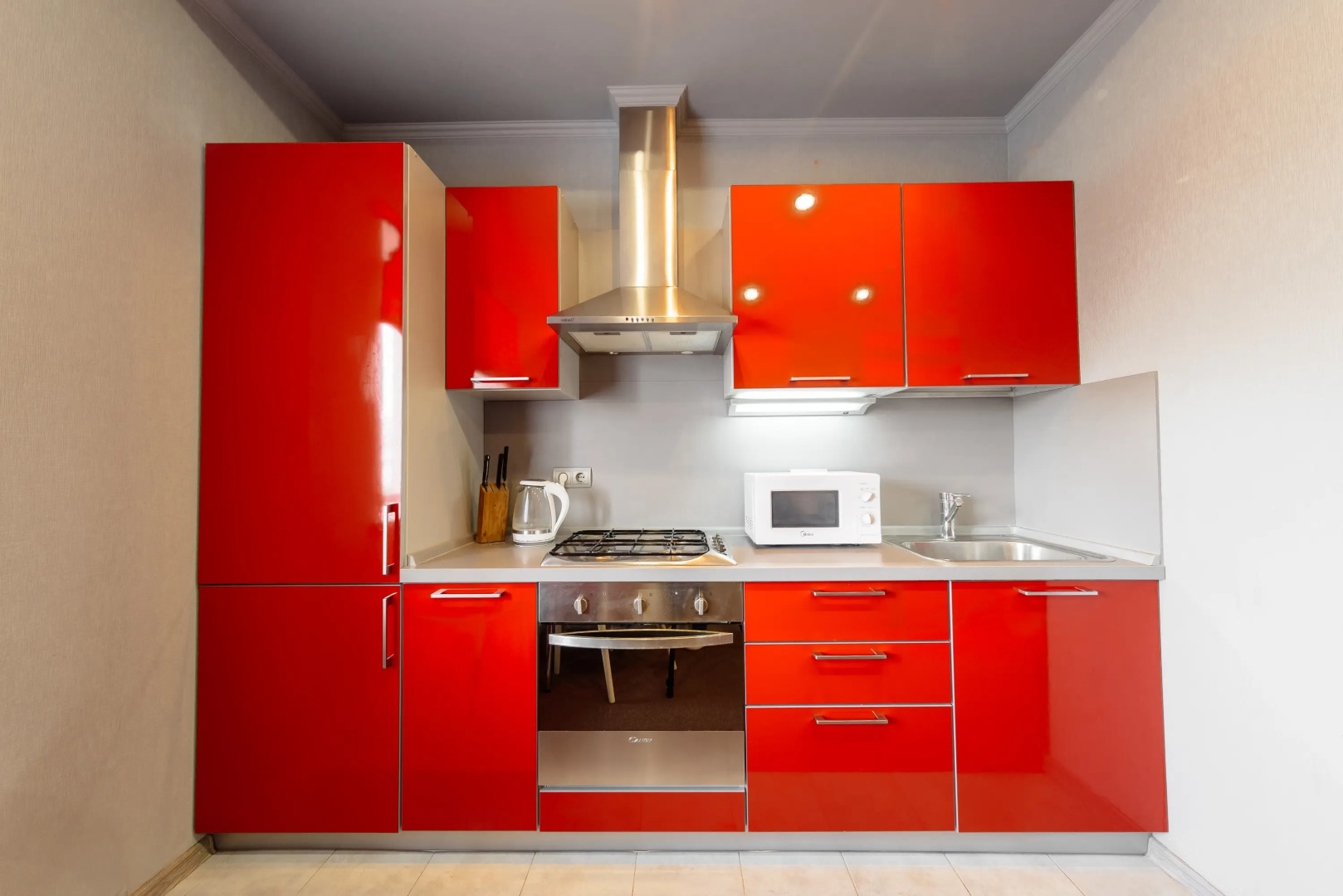 Апартаменты в Центре На 1 Линии с Видом на Крейсер Михаил Кутузов Море и Форумную Площадь от LetoAрart