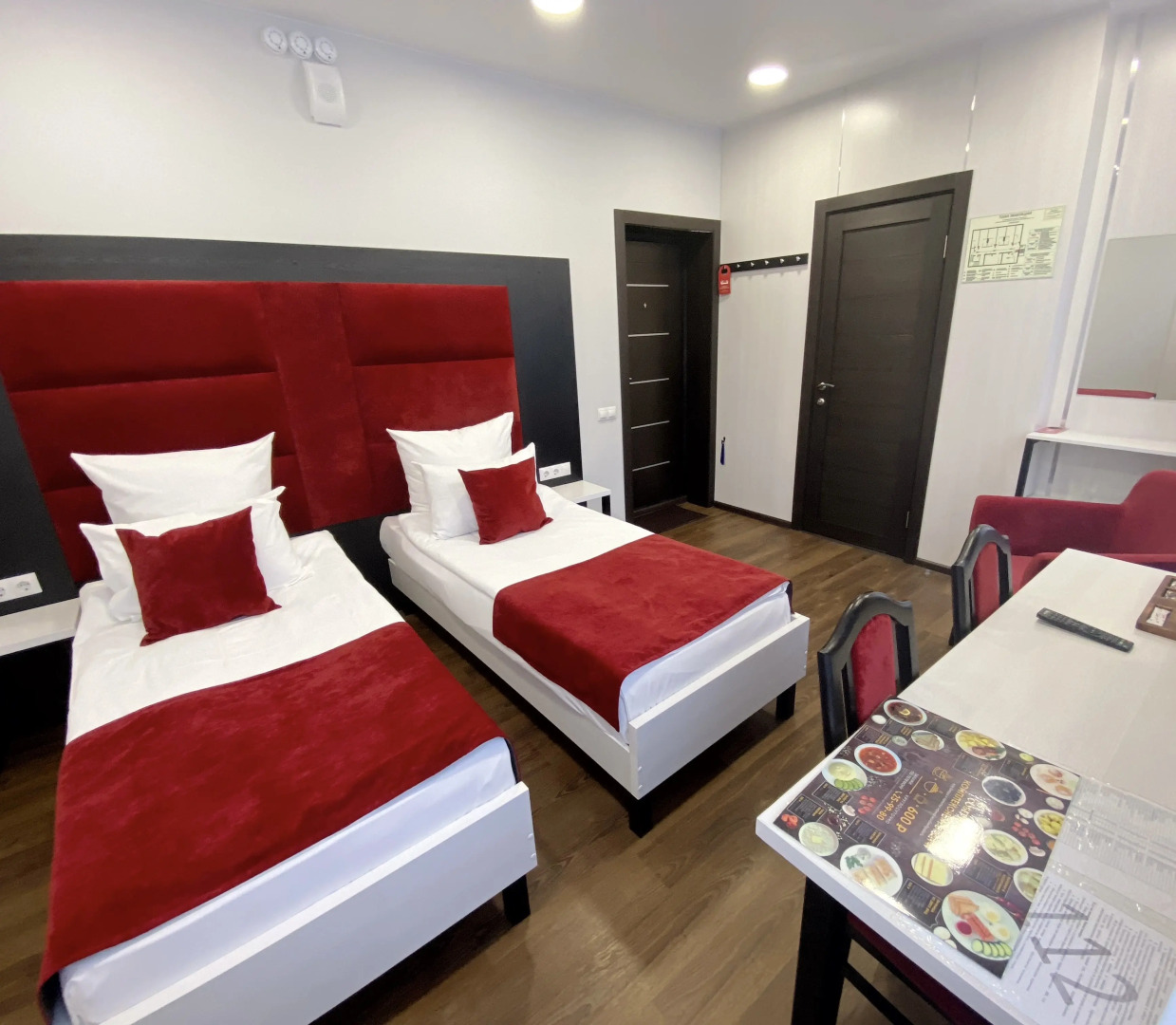 Отель RedFox в центре