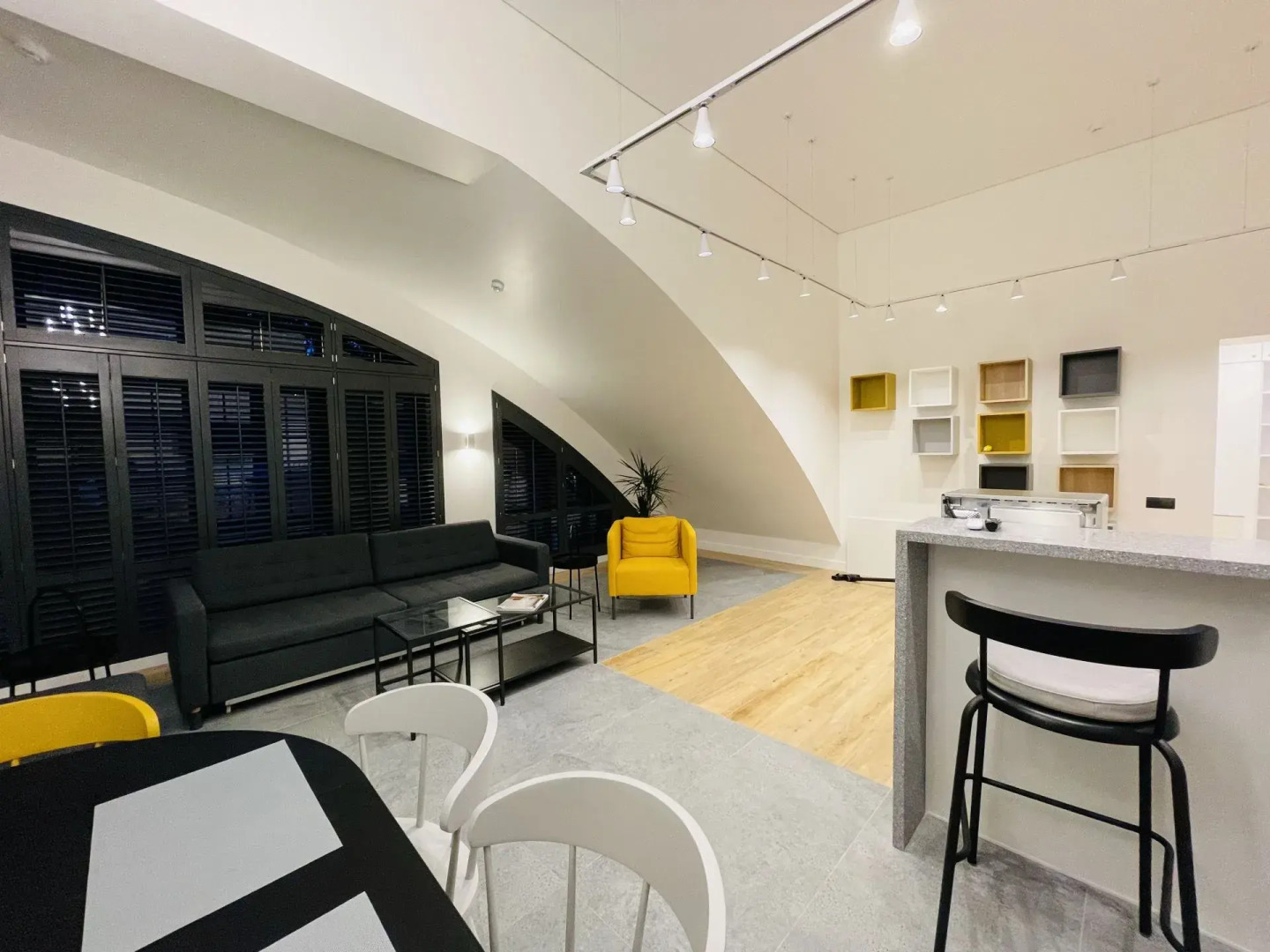 Апартаменты Apartburo Делюкс  в бельэтаже у моря