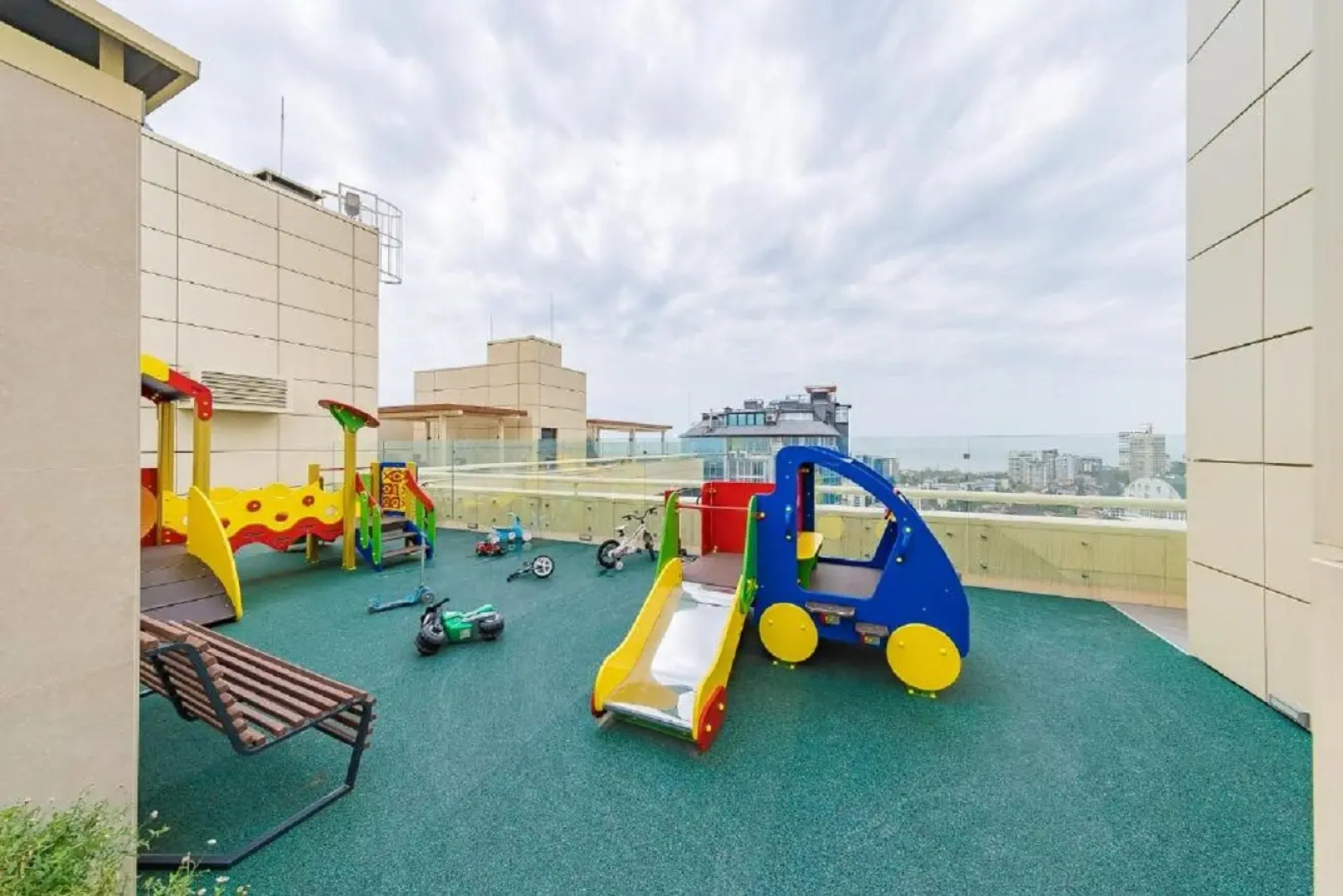 Апартаменты у Дендрария в ЖК Метрополь на самом высоком этаже, где есть бассейн