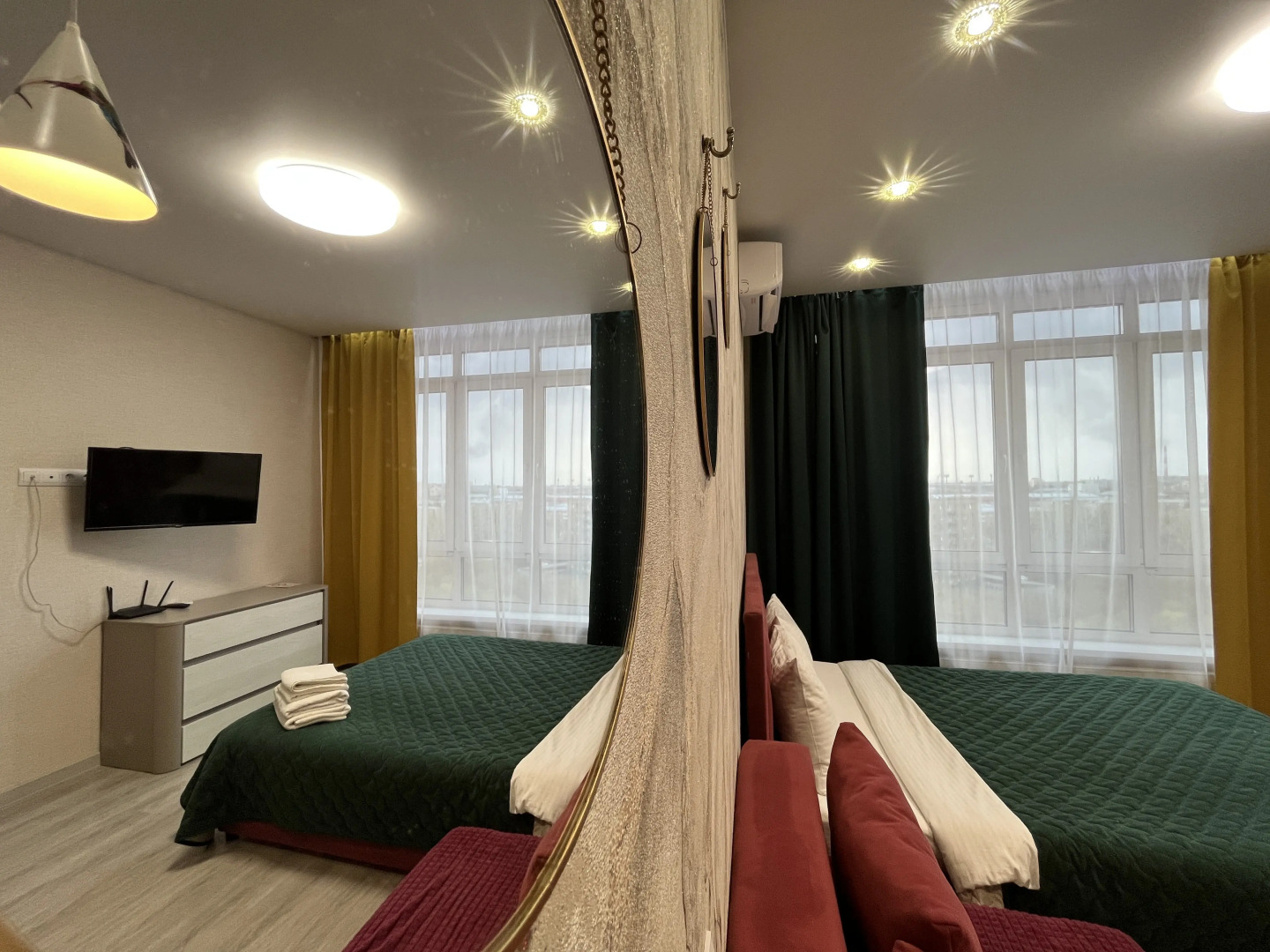 Апартаменты Unique Apart Колибри рядом с 8 Кассационным судом и Знаменским собором на Большевистской 1а