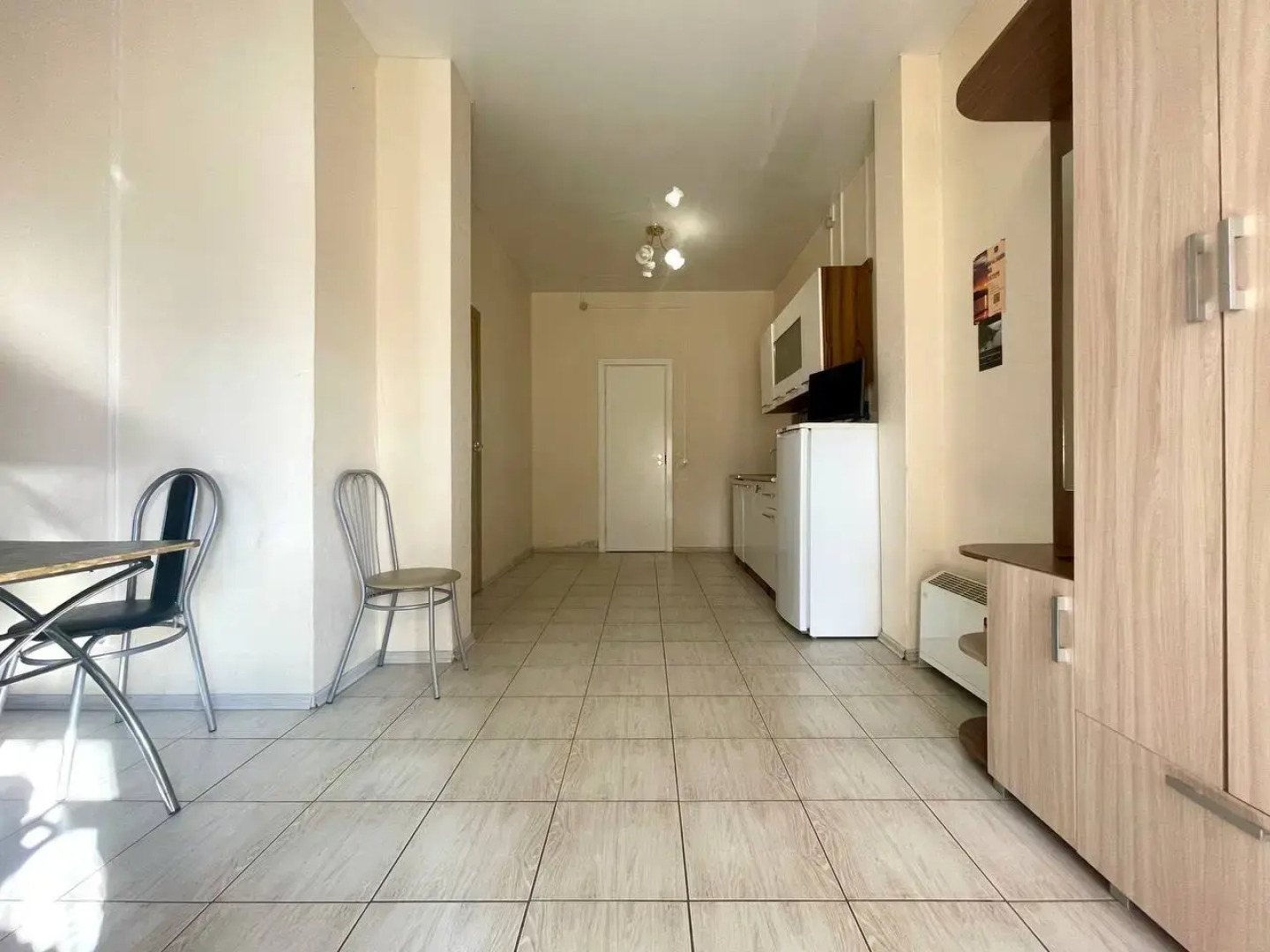 Апартаменты с кухней-гостиной и отдельной спальней (4 односпальные кровати, можно сдвинуть в двуспальные)