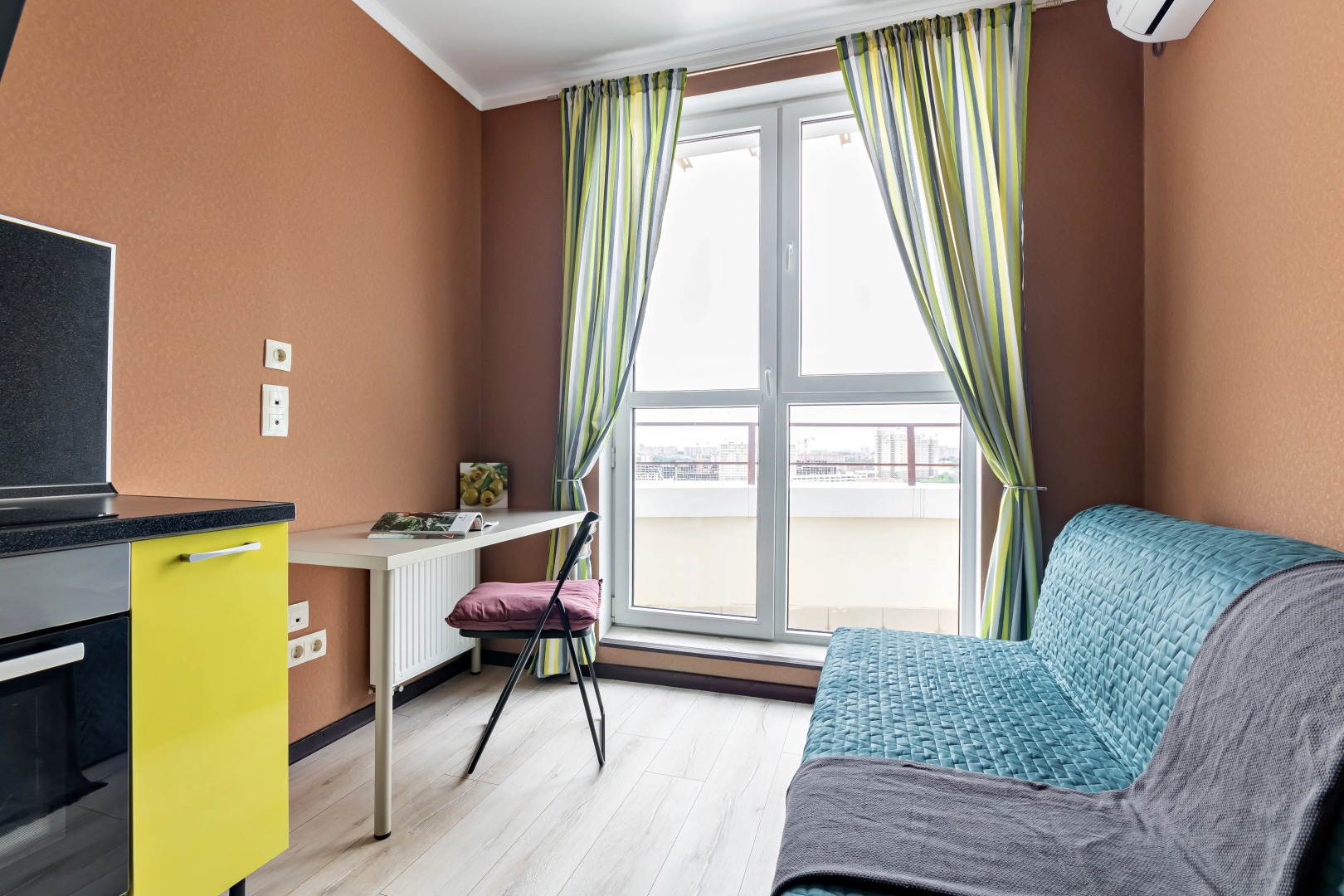 Апартаменты для 6 гостей ЖК «Большой» Smart TV, балкон с видом, духовка